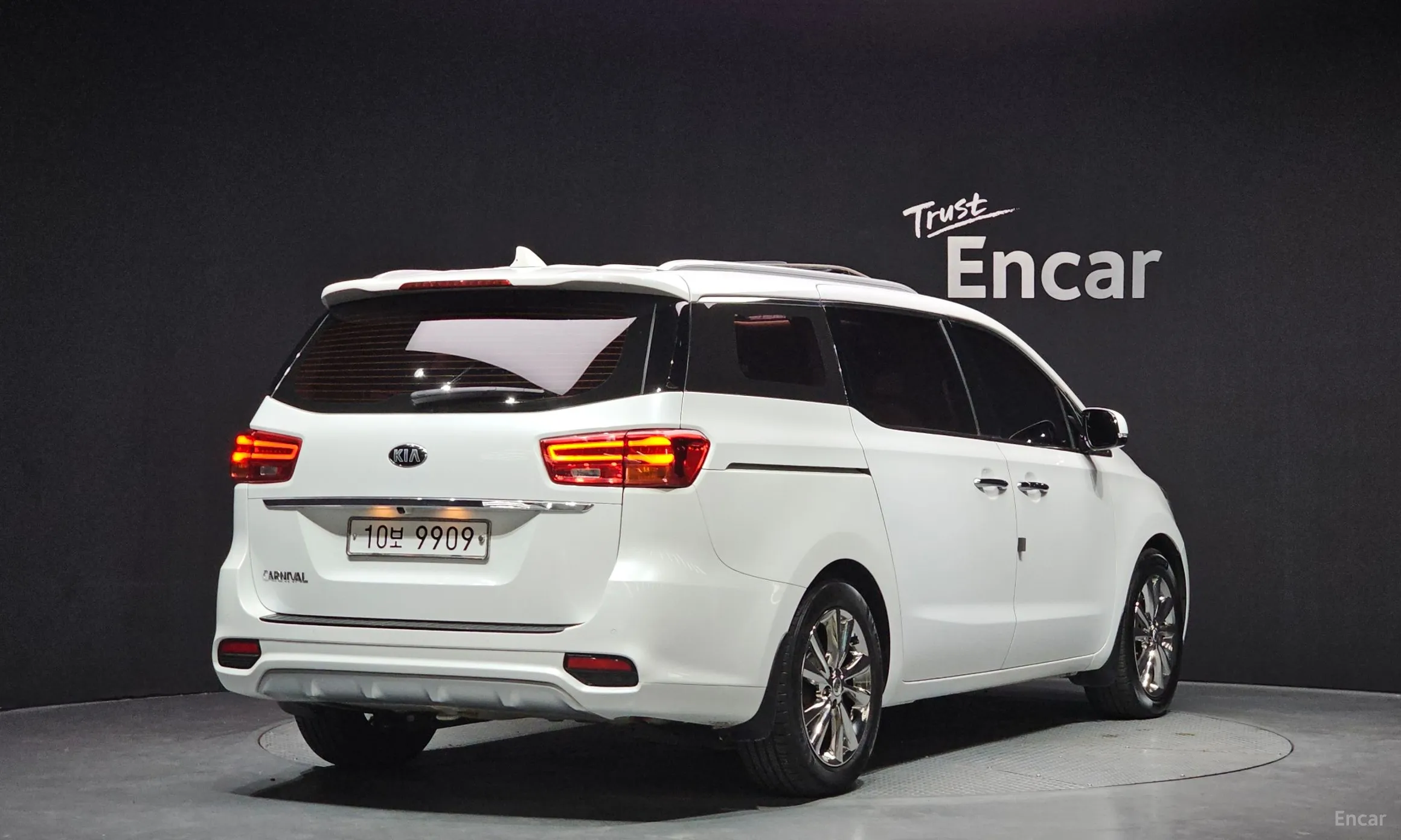 Kia Carnival превью 2