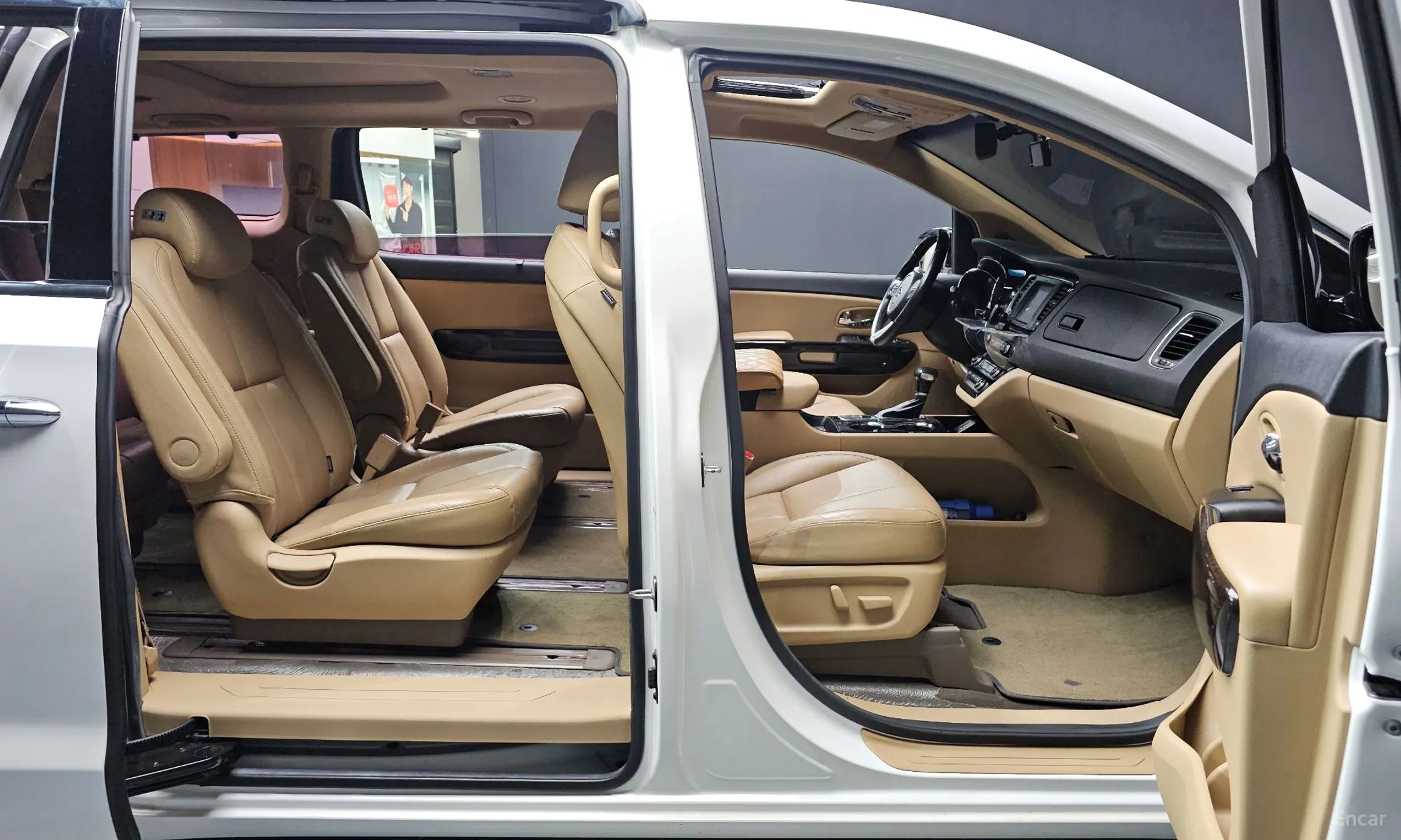 Kia Carnival превью 19