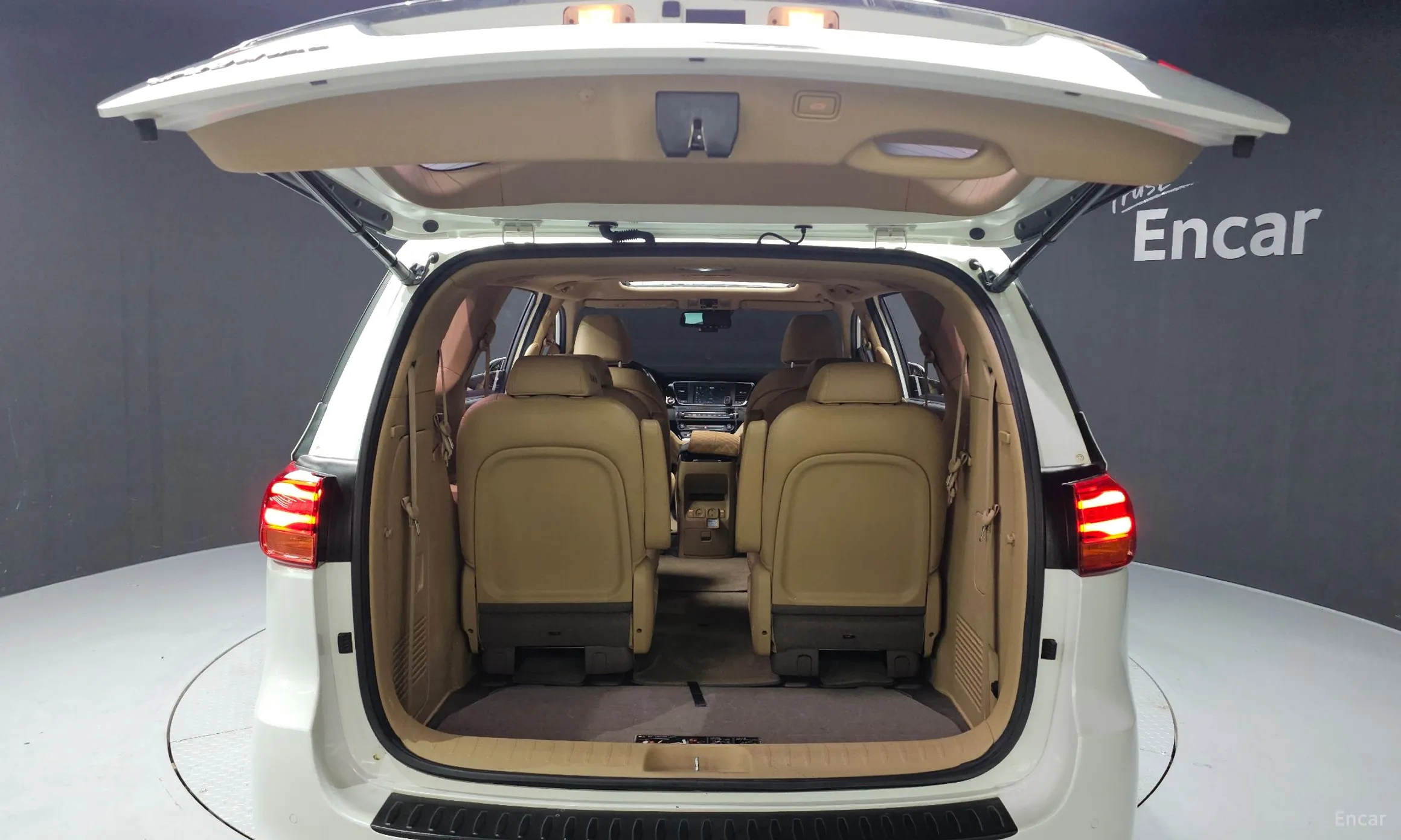 Kia Carnival превью 20