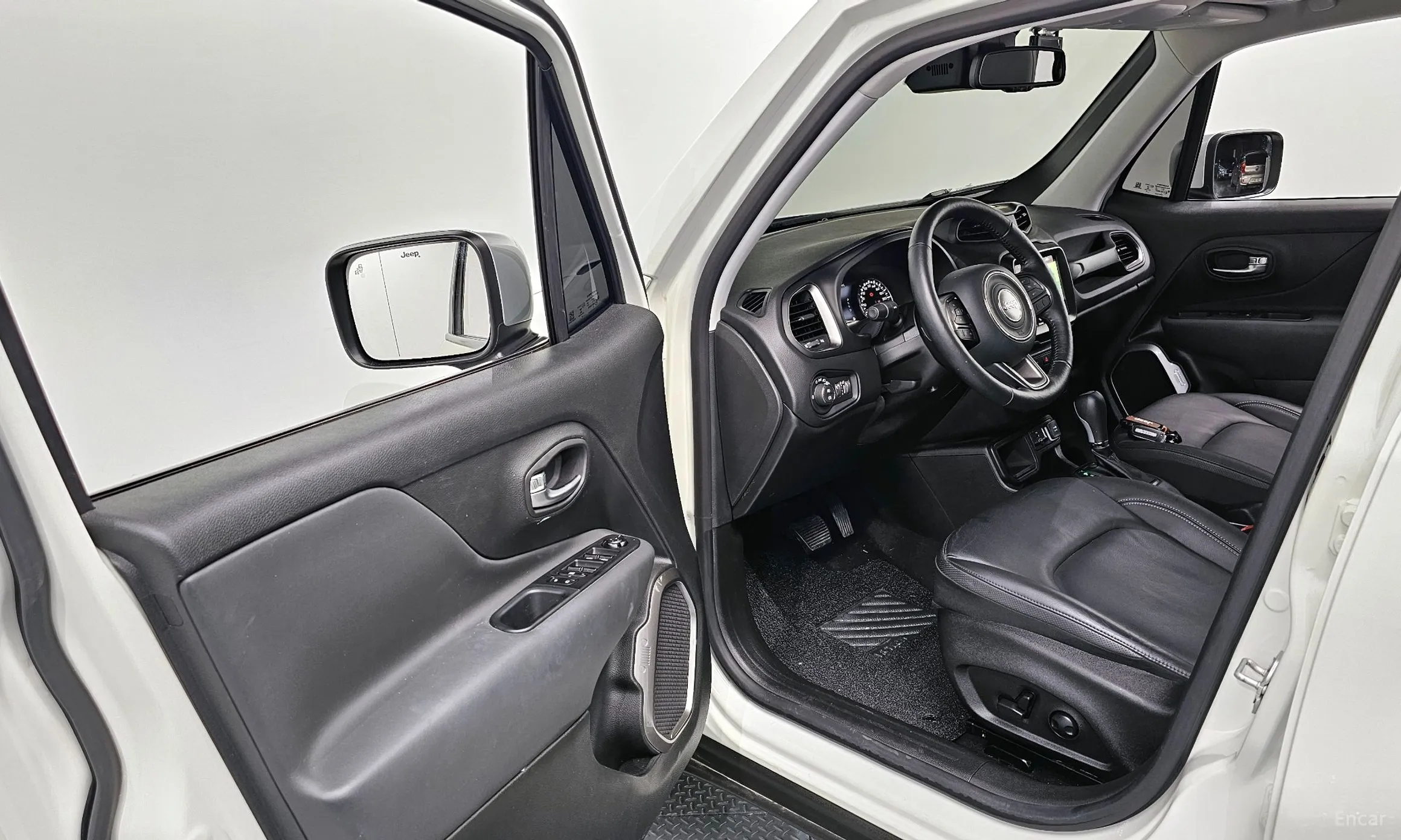 Jeep Renegade превью 10