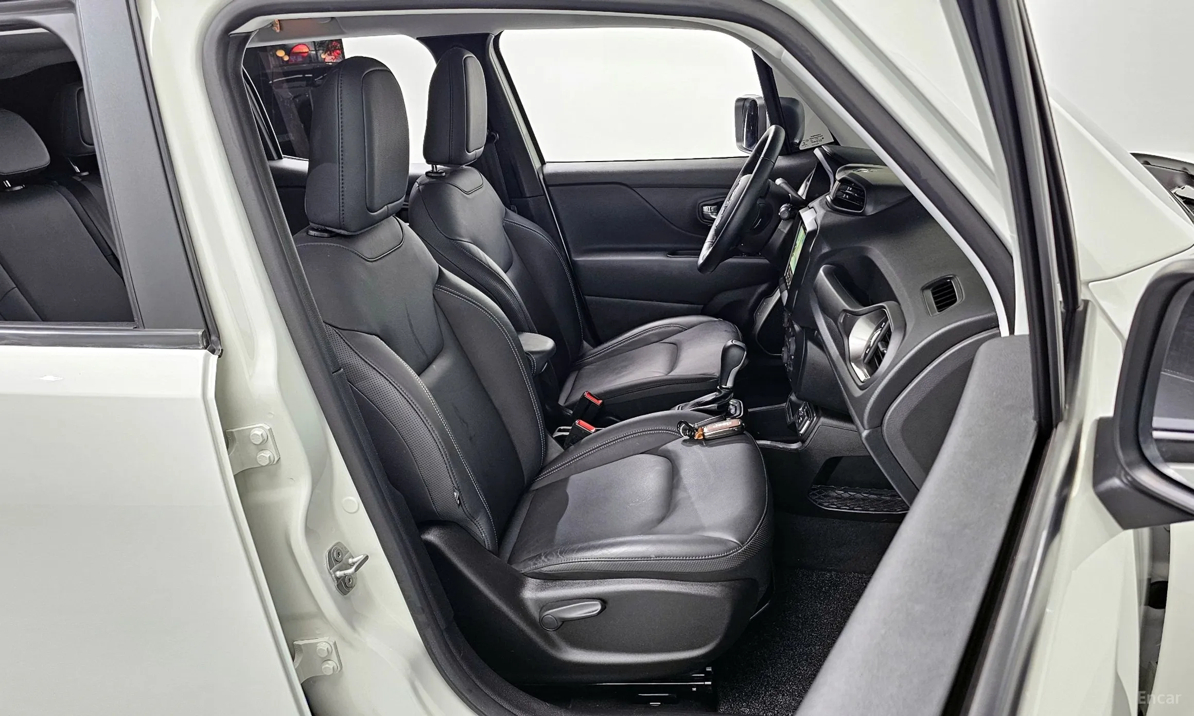 Jeep Renegade превью 12