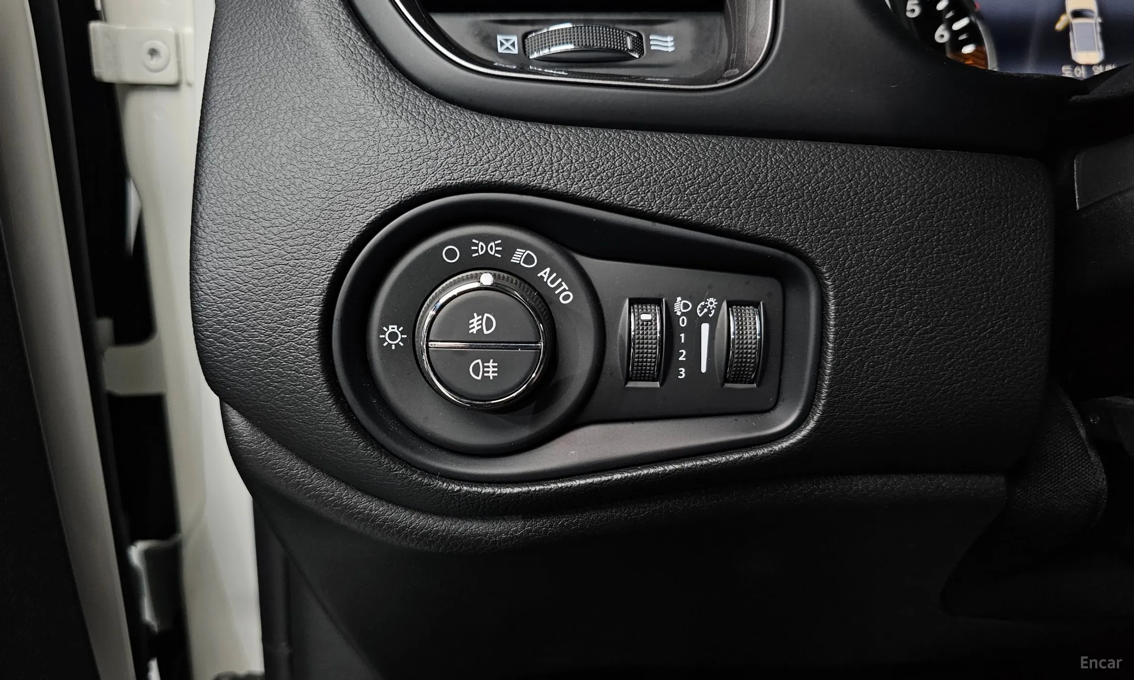 Jeep Renegade превью 15