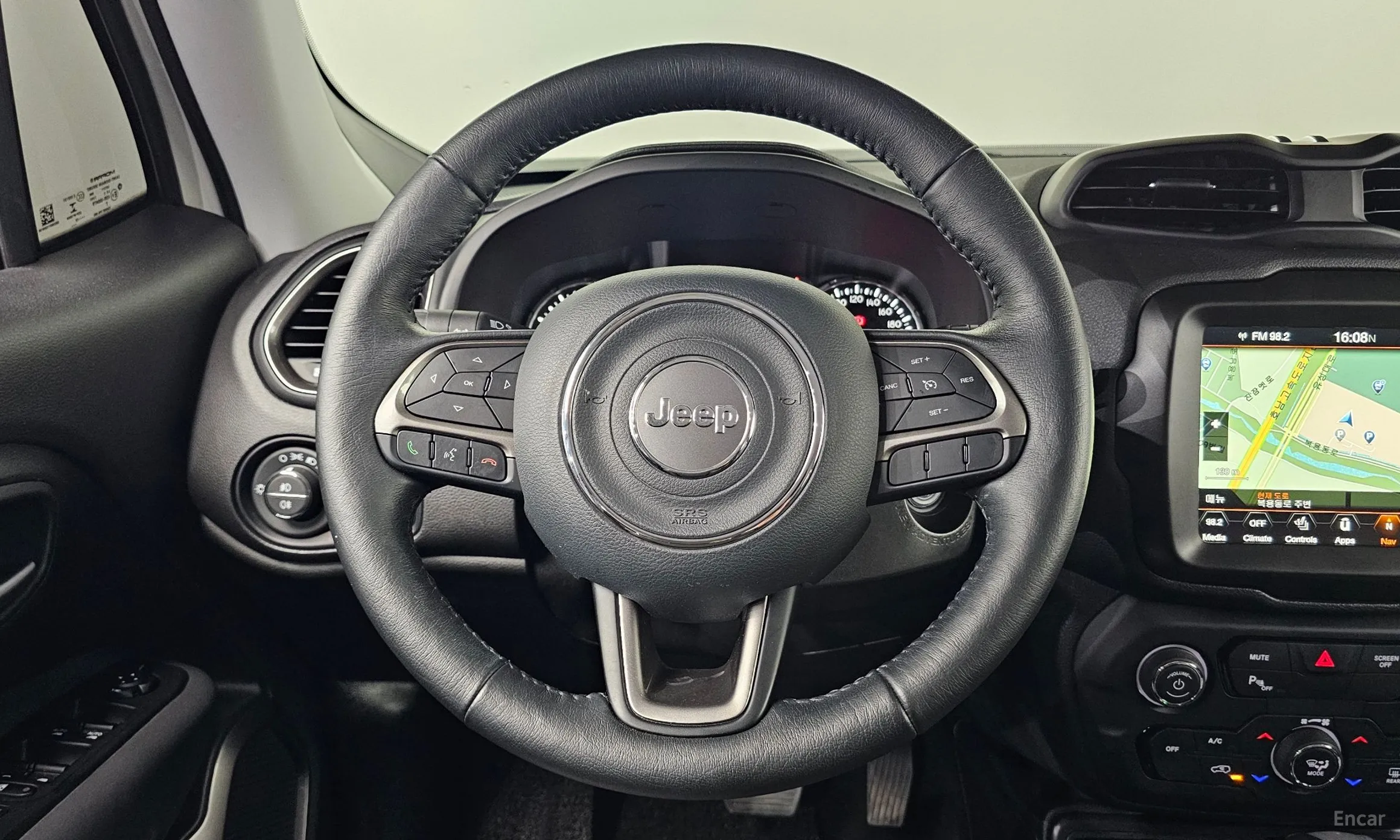 Jeep Renegade превью 16