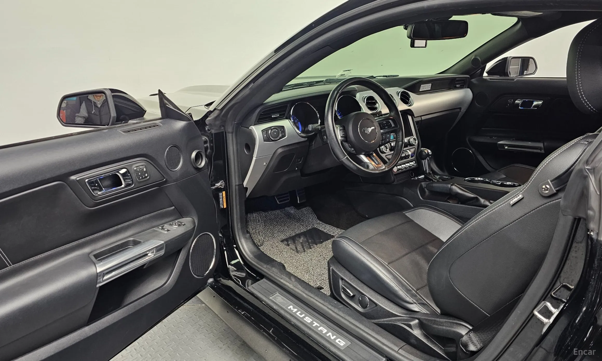 Ford Mustang превью 10