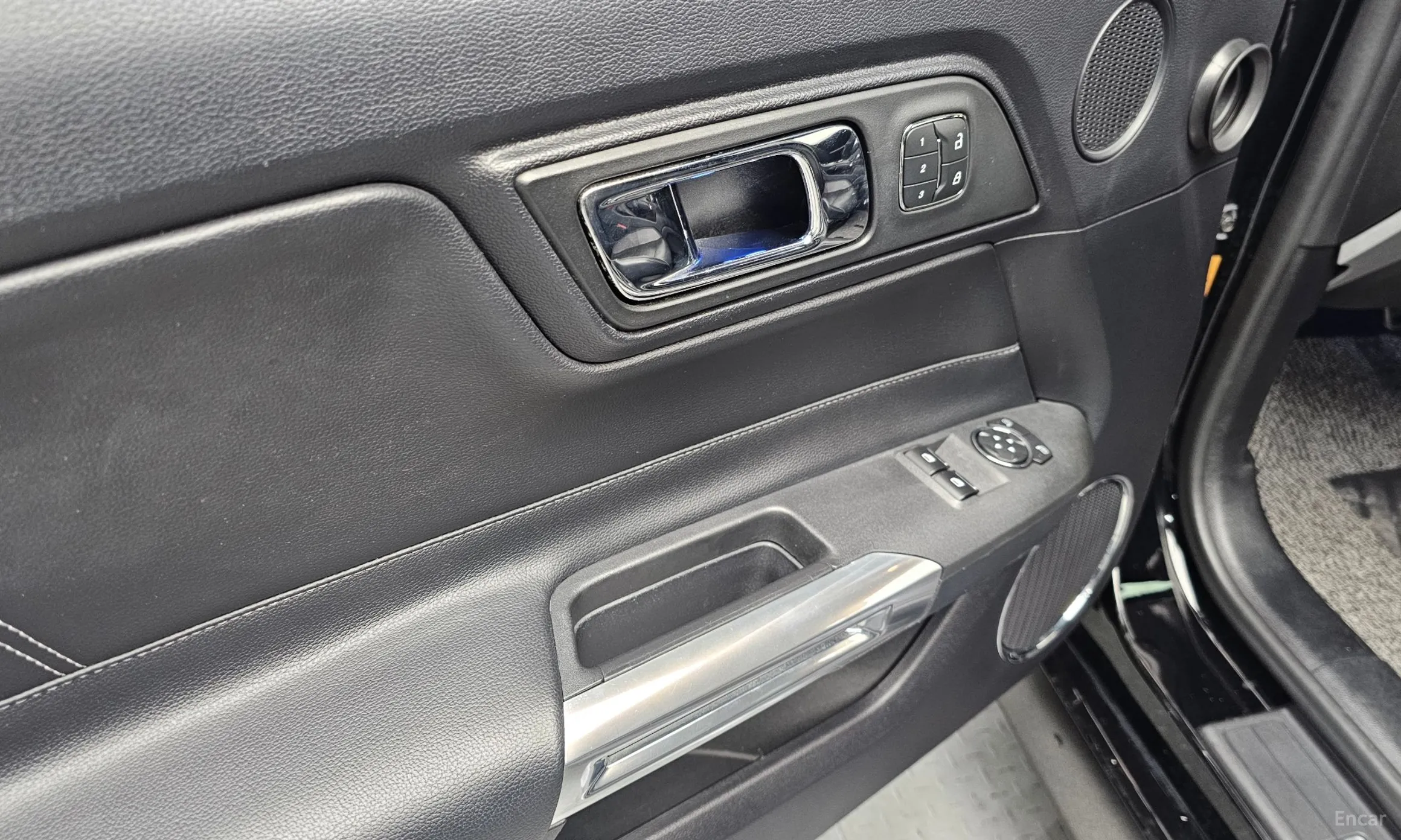 Ford Mustang превью 17