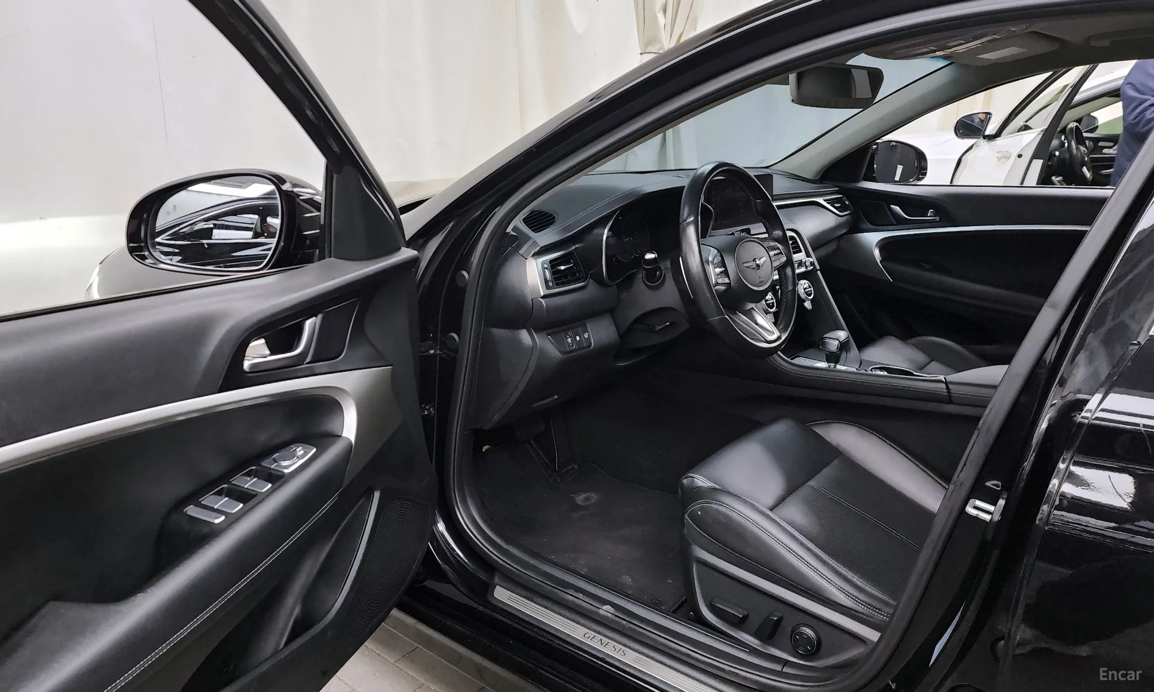 Genesis G70 превью 10