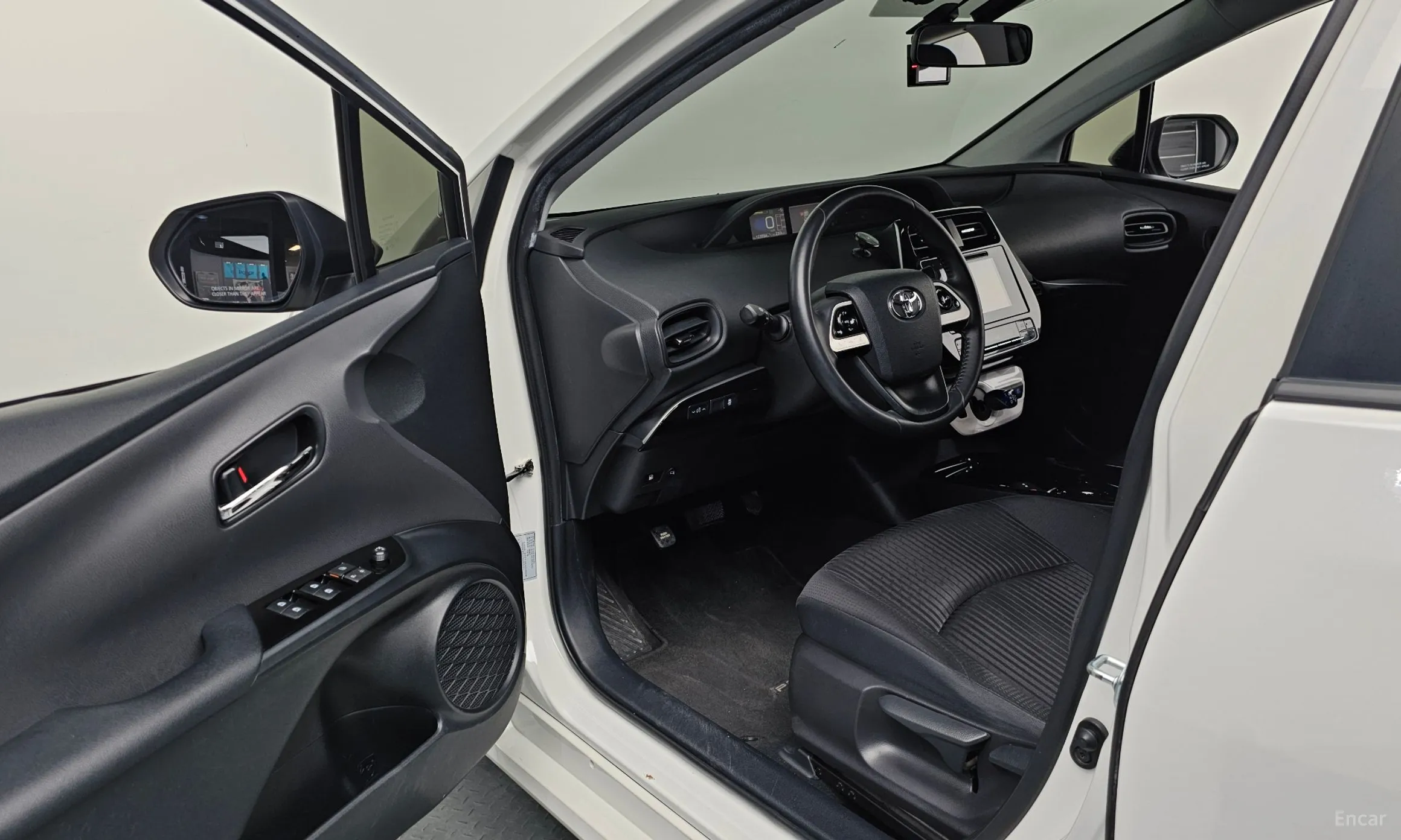 Toyota Prius 4th Generation превью 10
