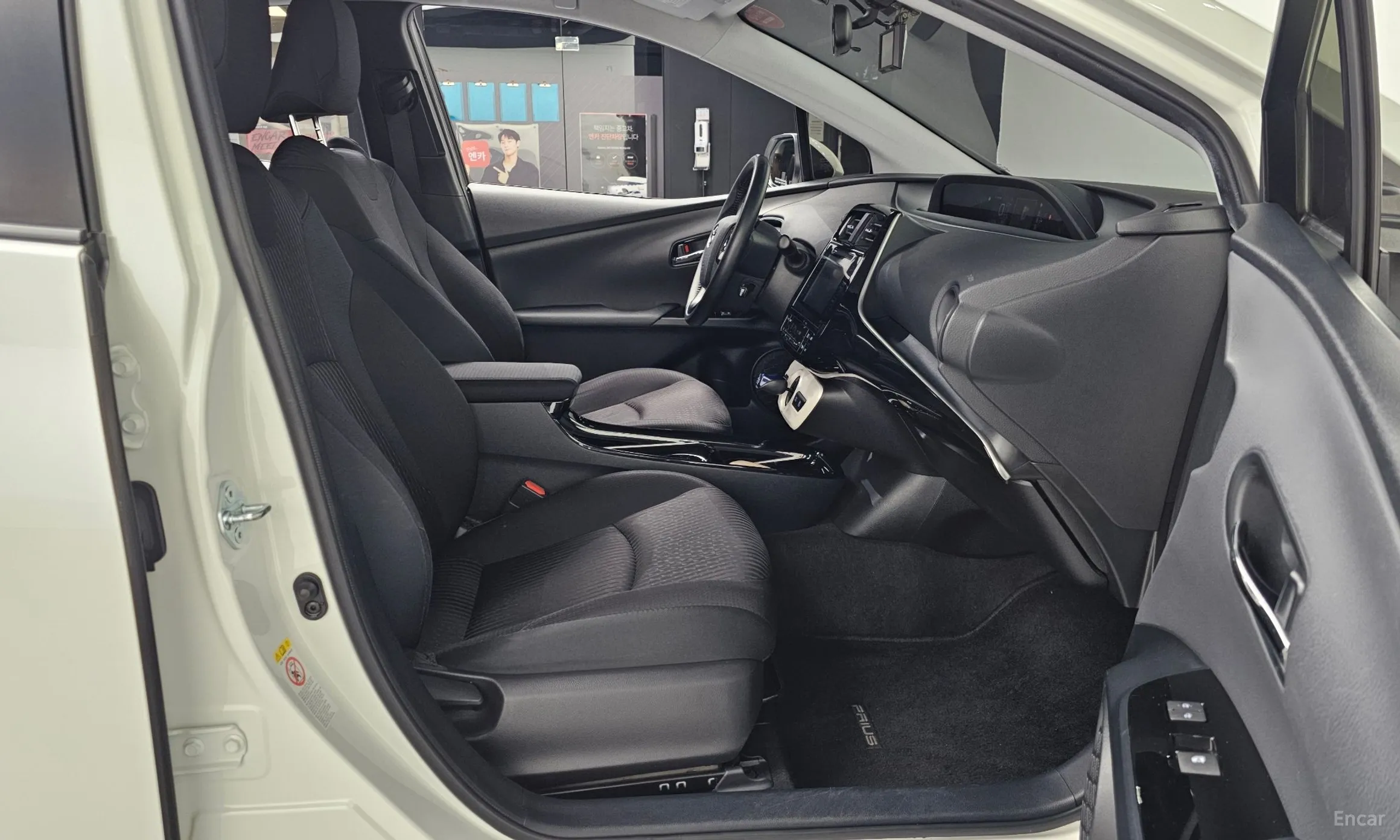 Toyota Prius 4th Generation превью 11