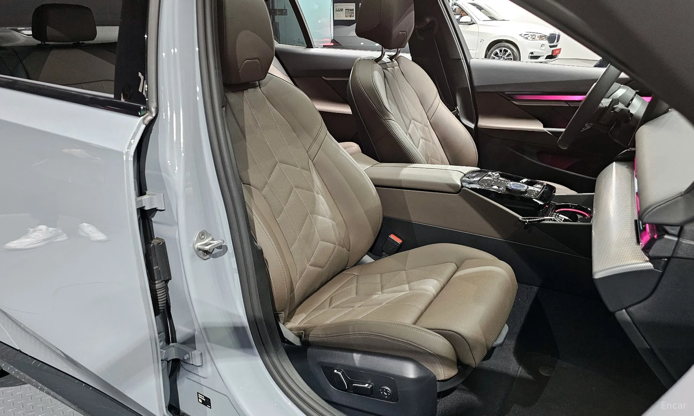 BMW 5 Series (G60) превью 10