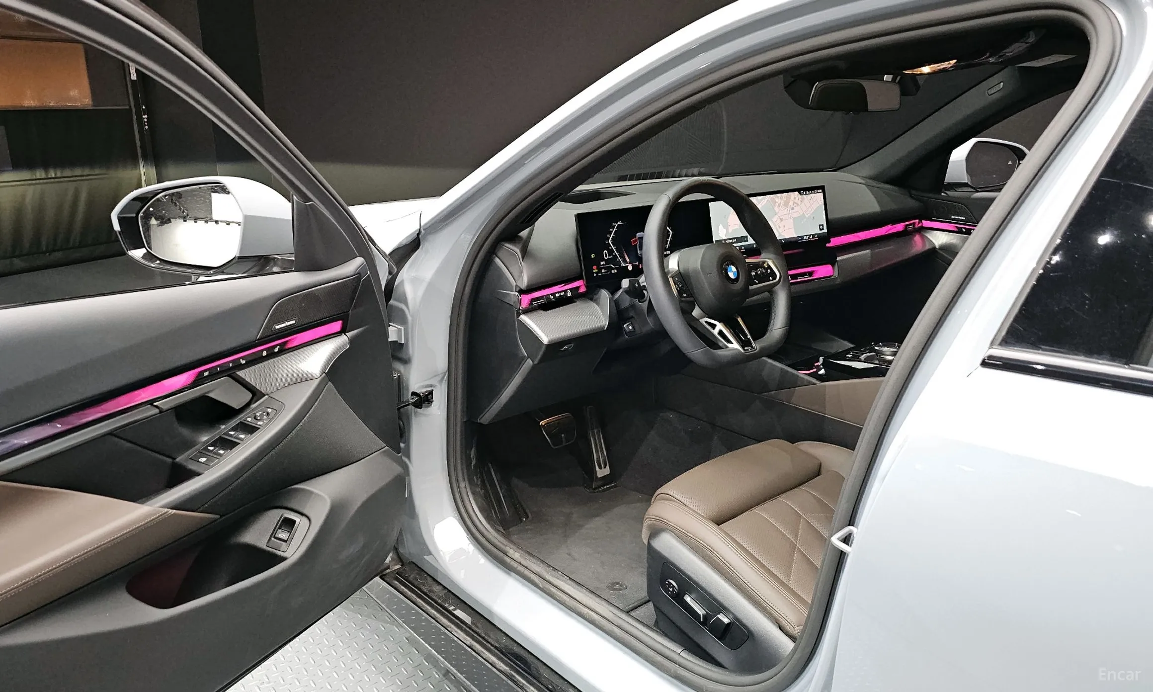 BMW 5 Series (G60) превью 11