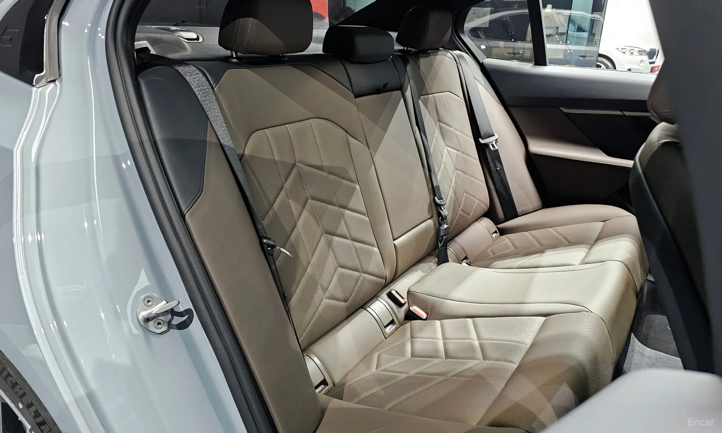 BMW 5 Series (G60) превью 12