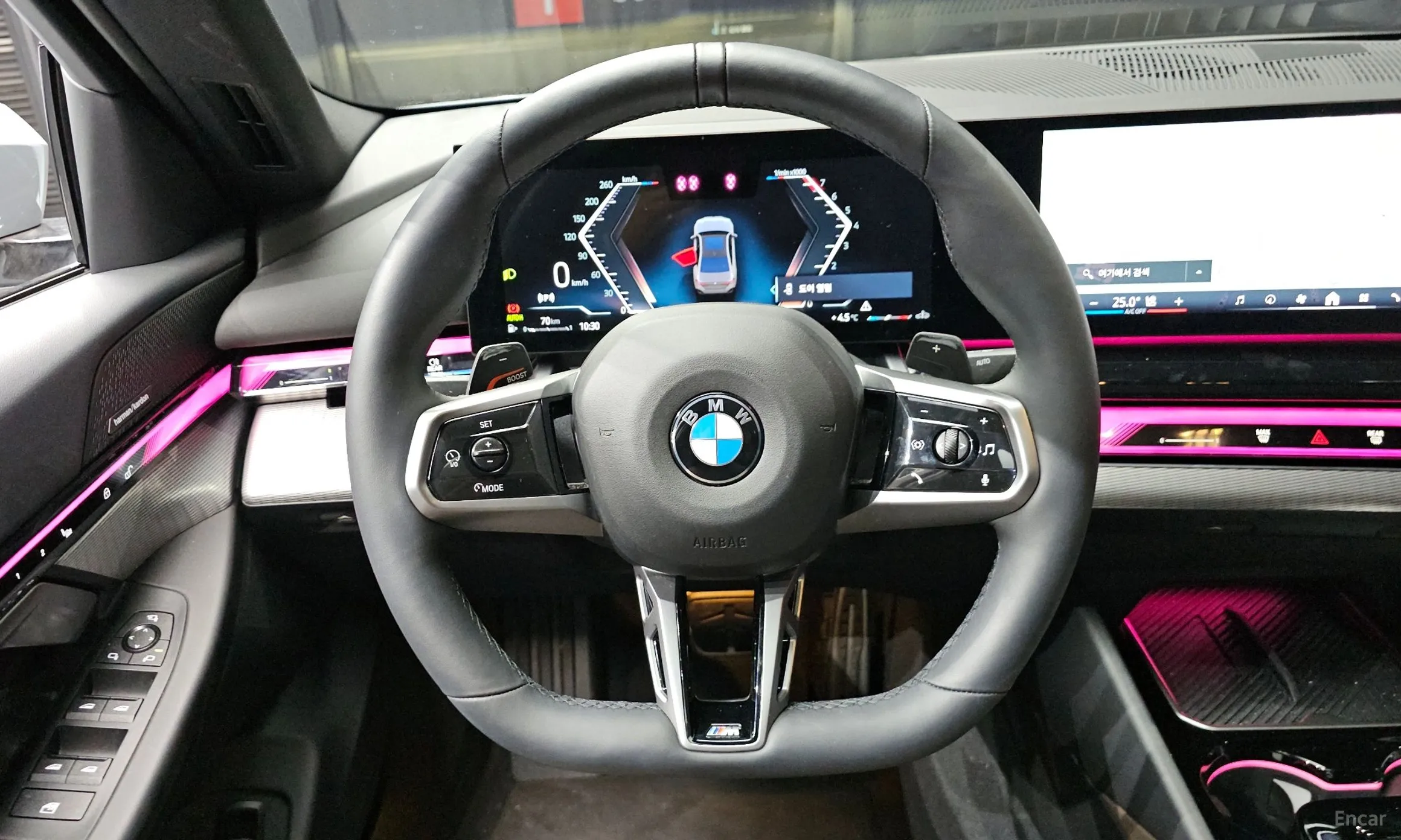 BMW 5 Series (G60) превью 13