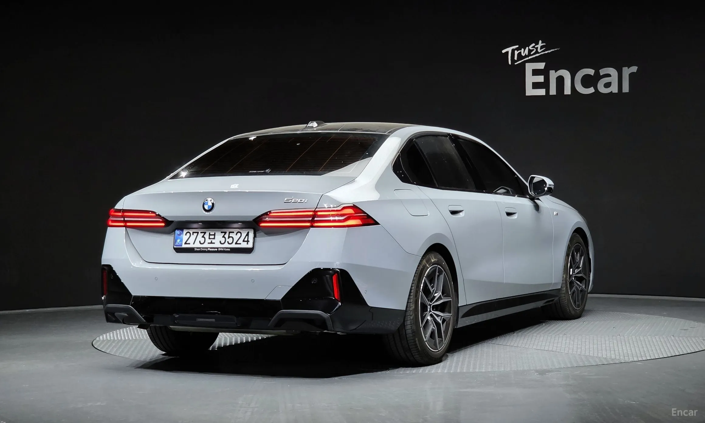 BMW 5 Series (G60) превью 2