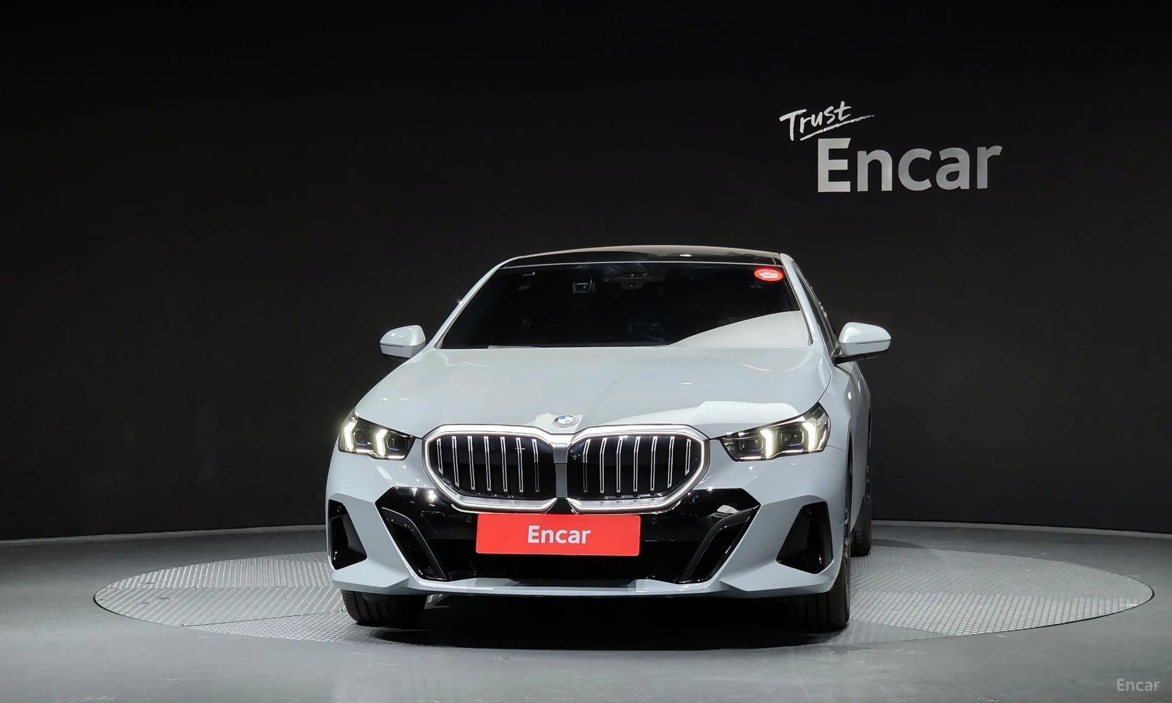 BMW 5 Series (G60) превью 3