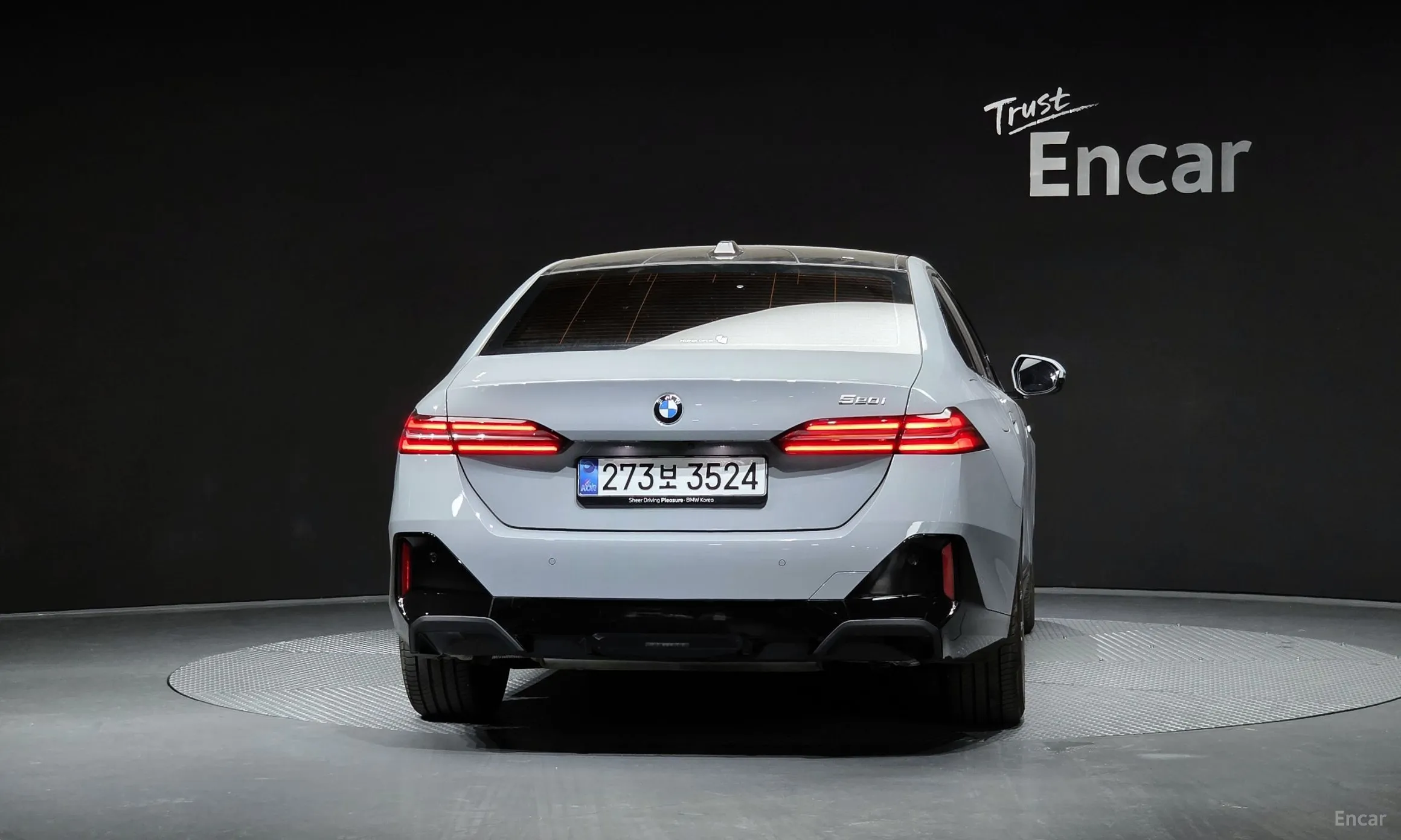 BMW 5 Series (G60) превью 4