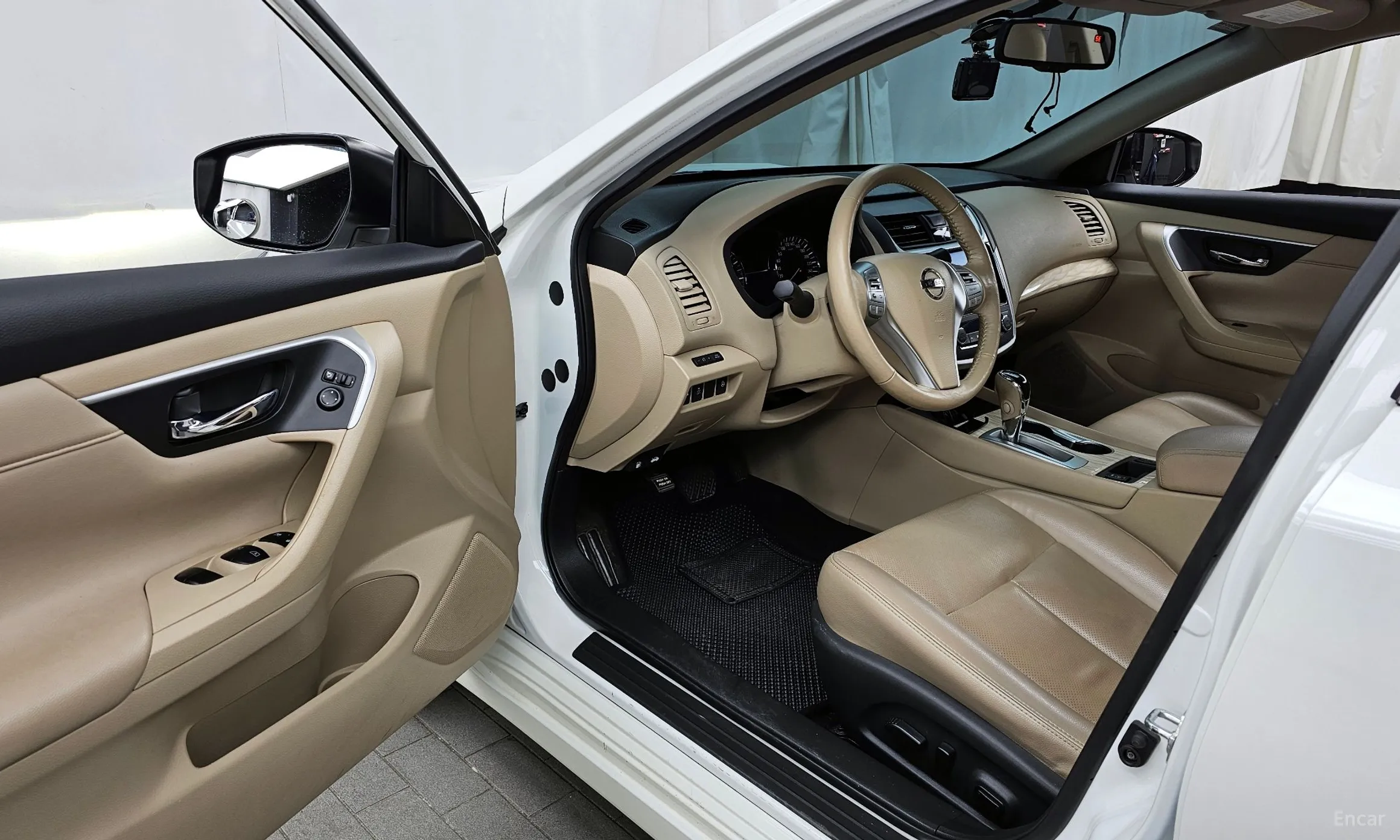 Nissan Altima превью 10