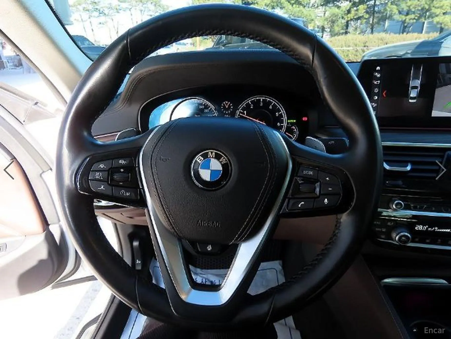 BMW 5 Series (G30) превью 8