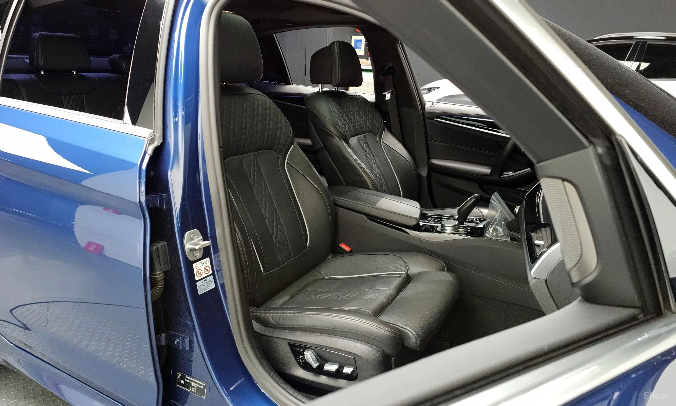 BMW 5 Series (G30) превью 10