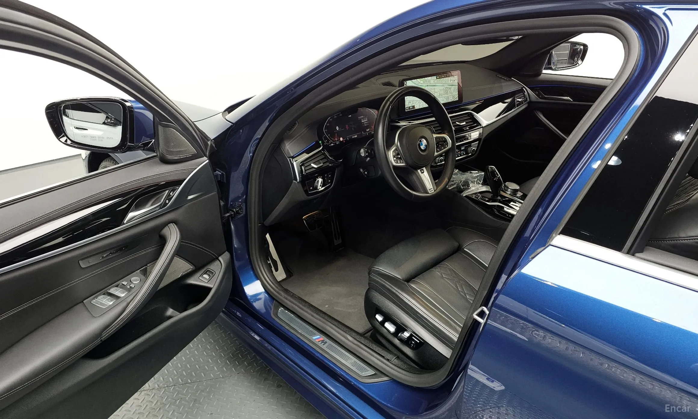 BMW 5 Series (G30) превью 11
