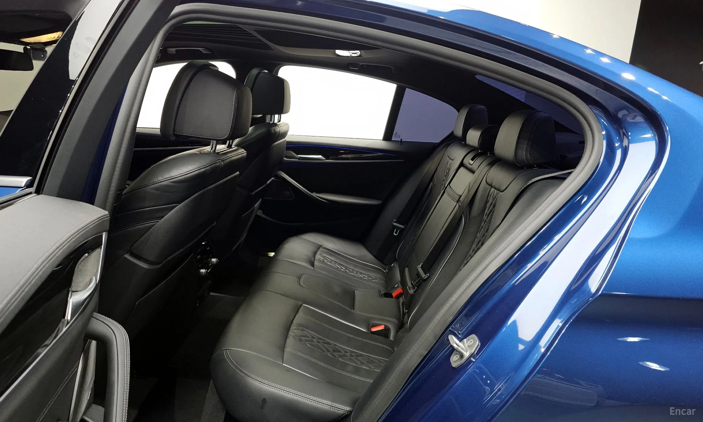 BMW 5 Series (G30) превью 12