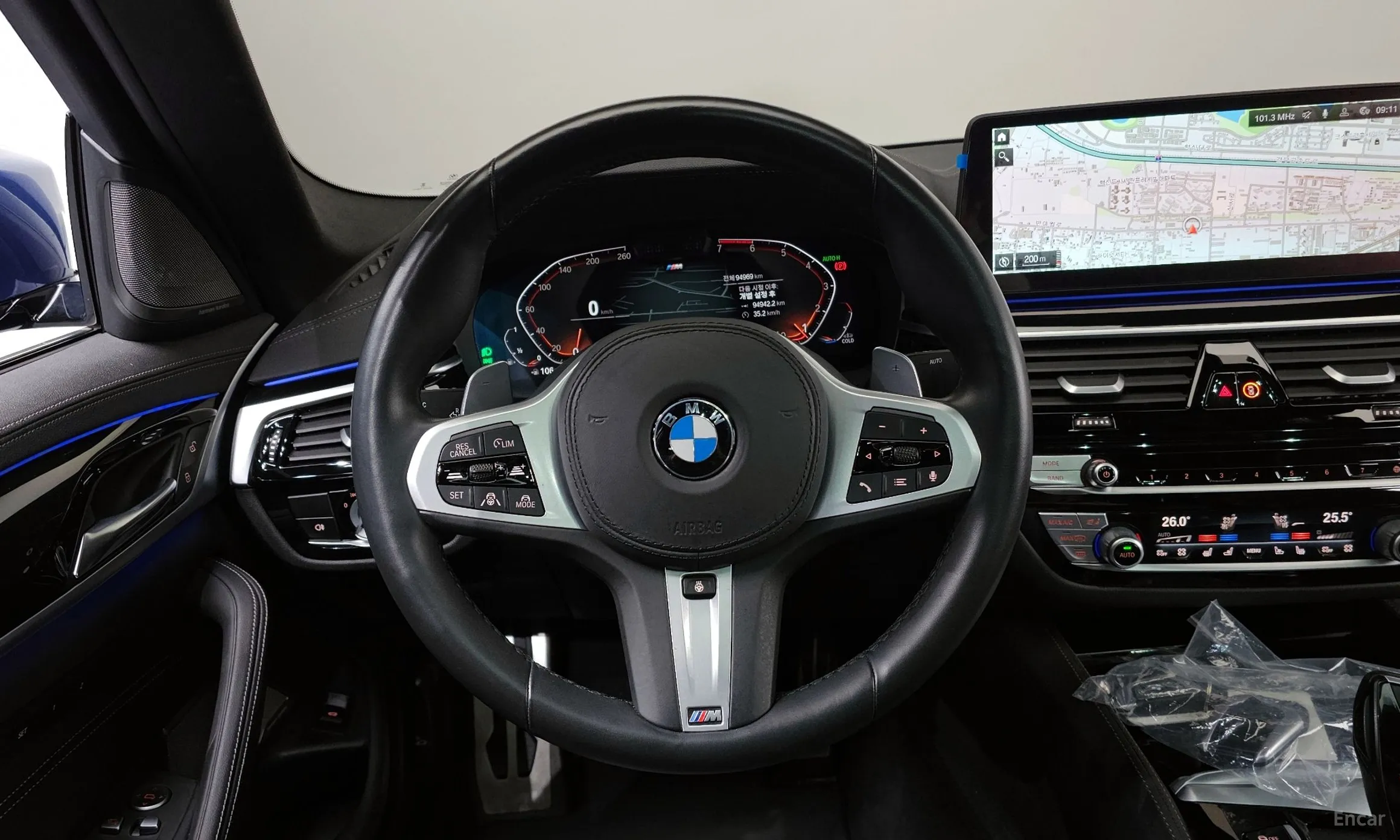 BMW 5 Series (G30) превью 13