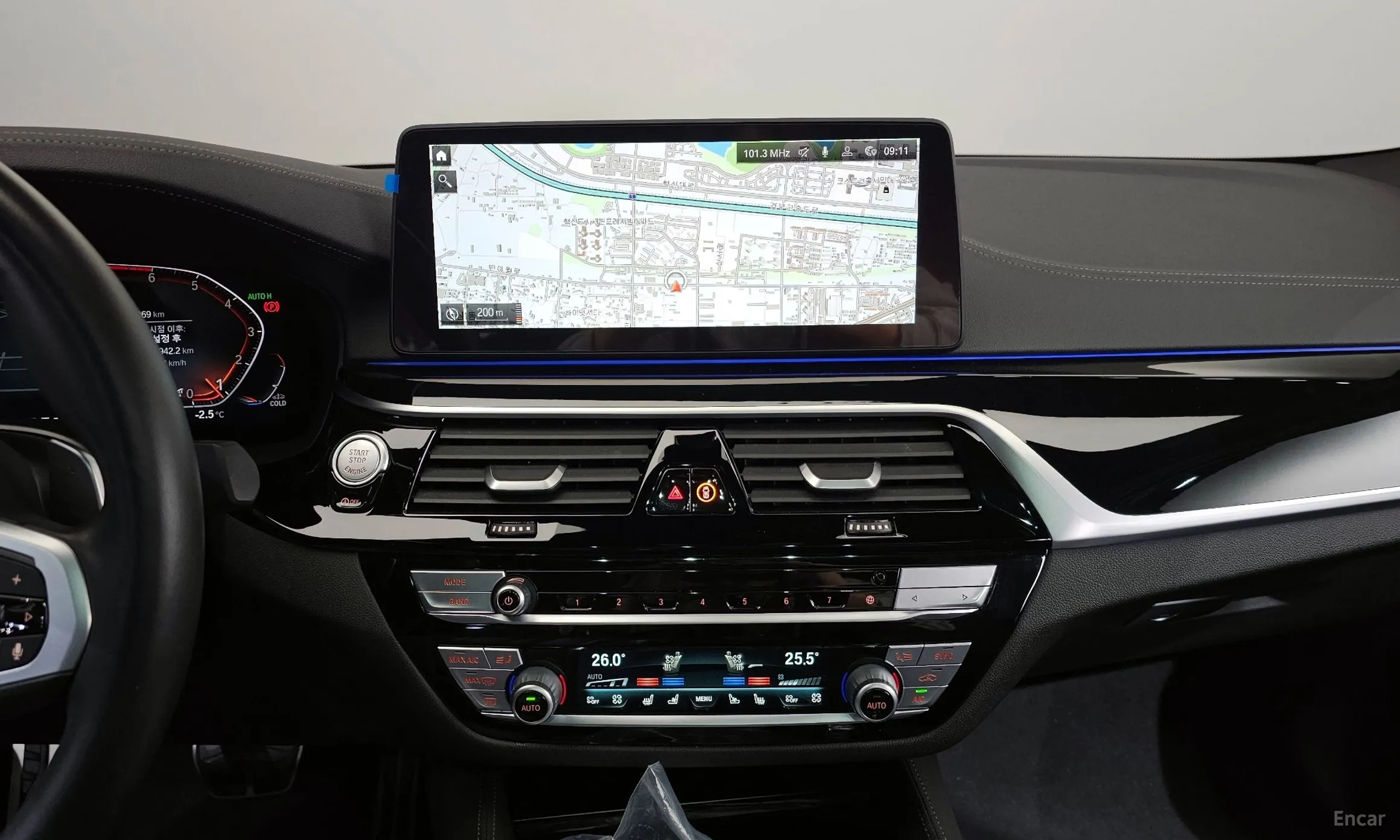 BMW 5 Series (G30) превью 14