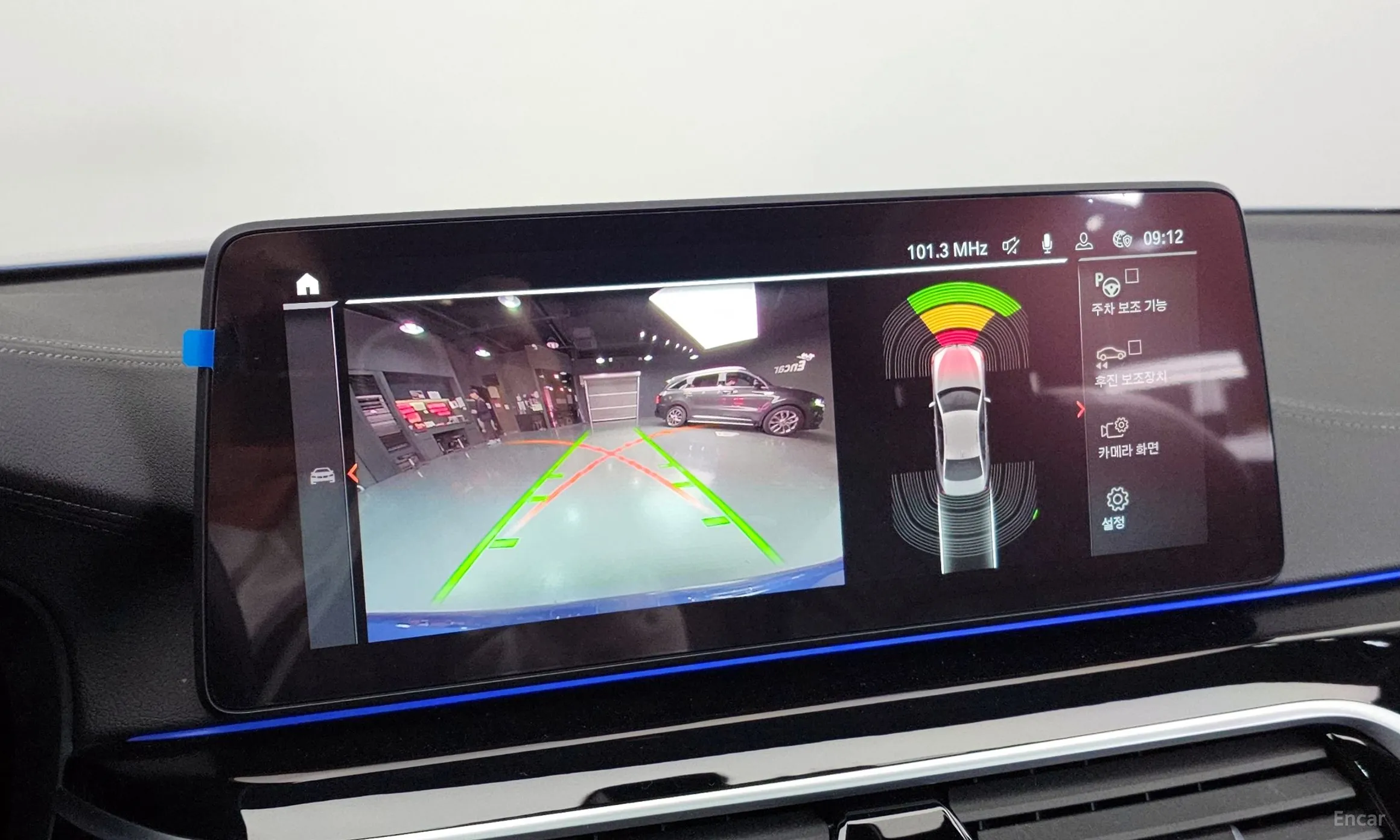 BMW 5 Series (G30) превью 15