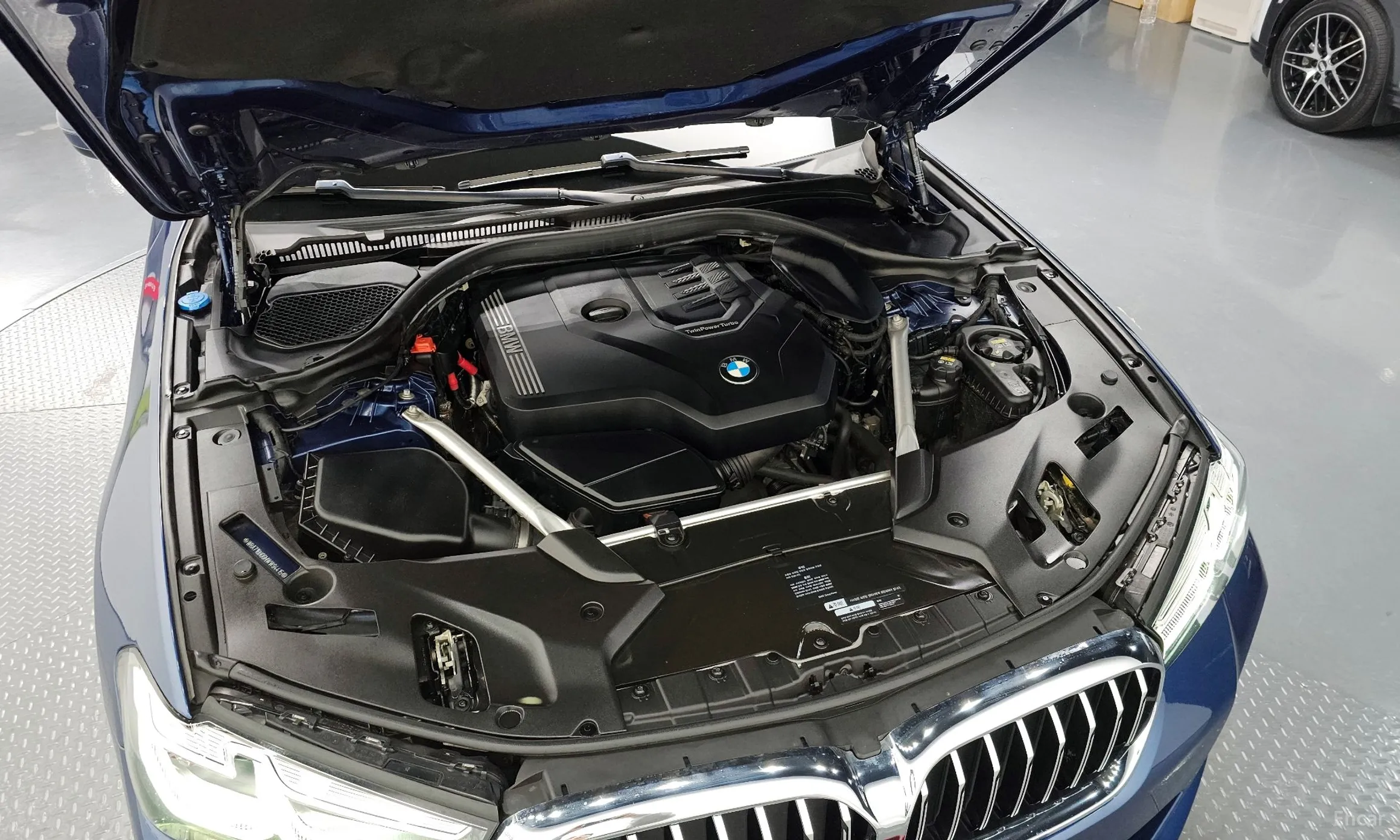 BMW 5 Series (G30) превью 6