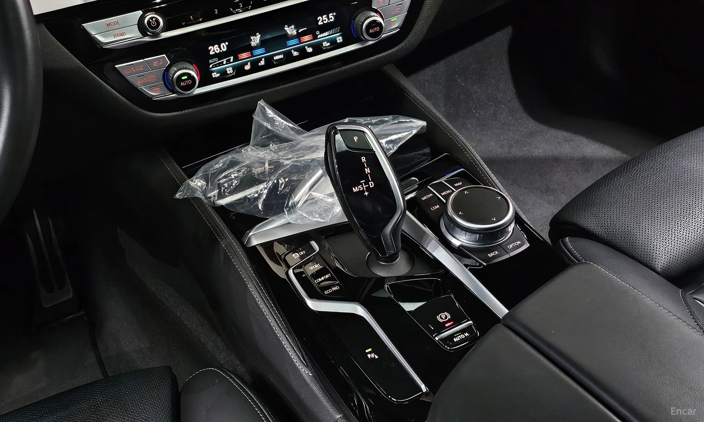 BMW 5 Series (G30) превью 9