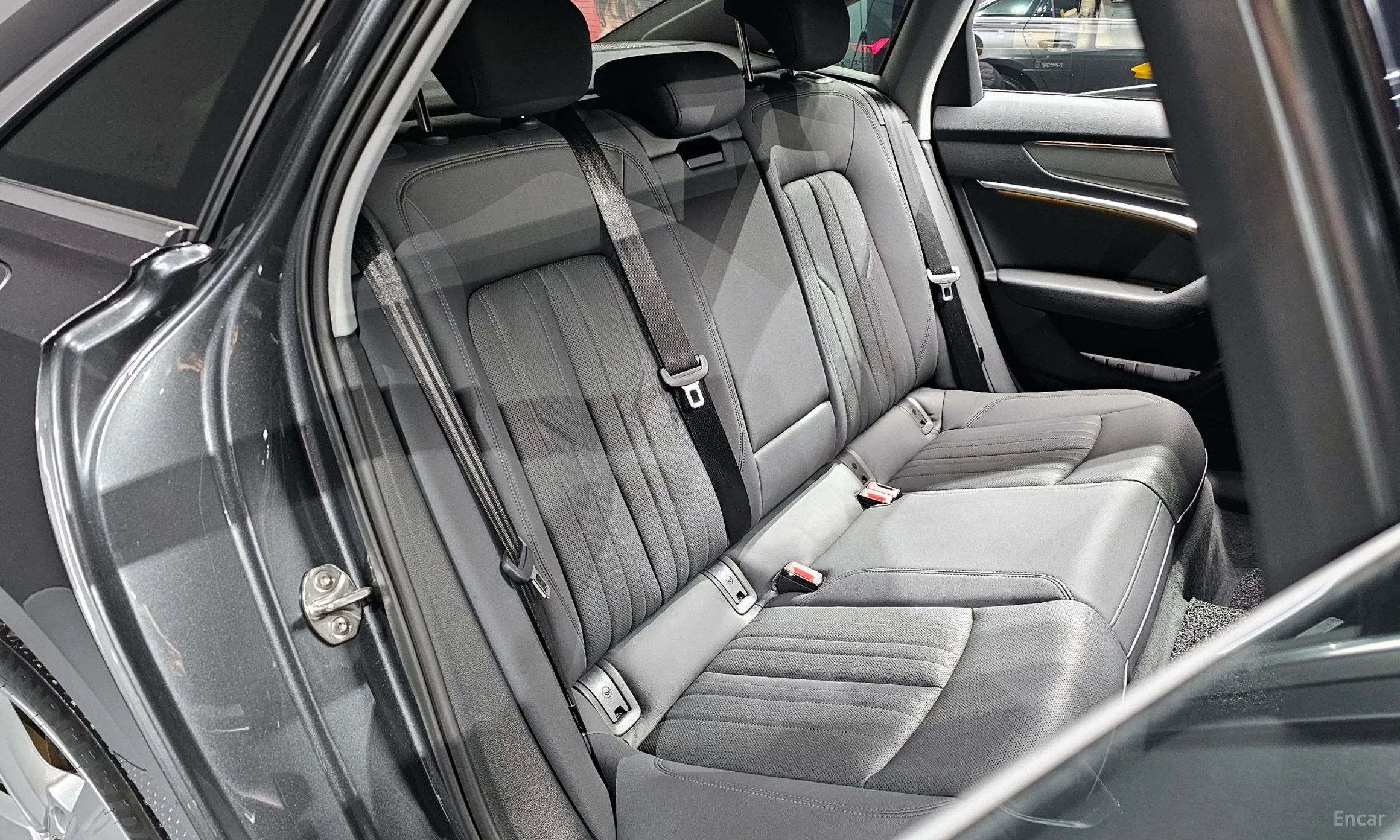 Audi A6 (C8) превью 12