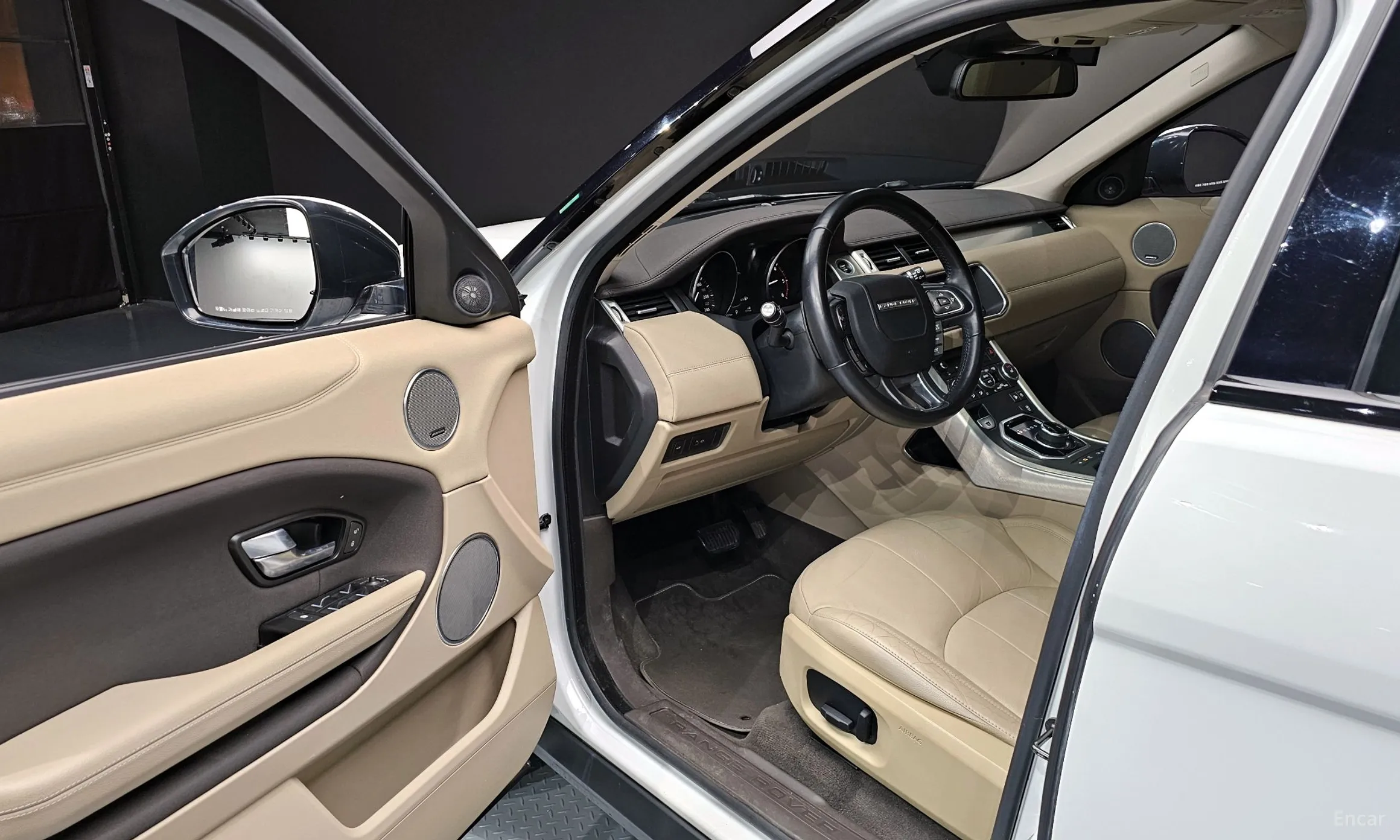 Land Rover Range Rover Evoque превью 11