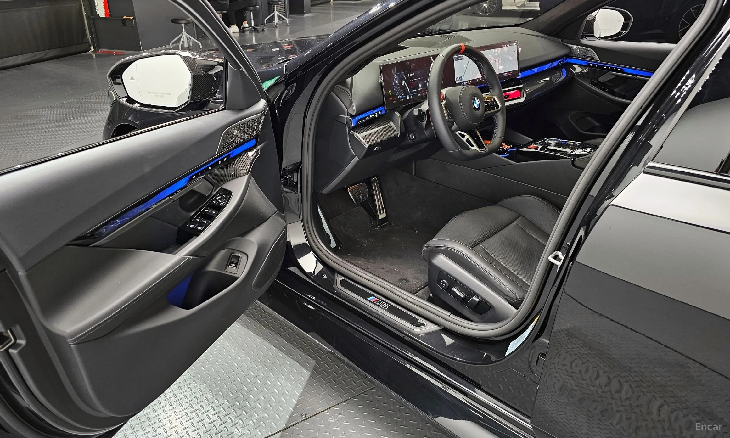 BMW M5 (G90) превью 10