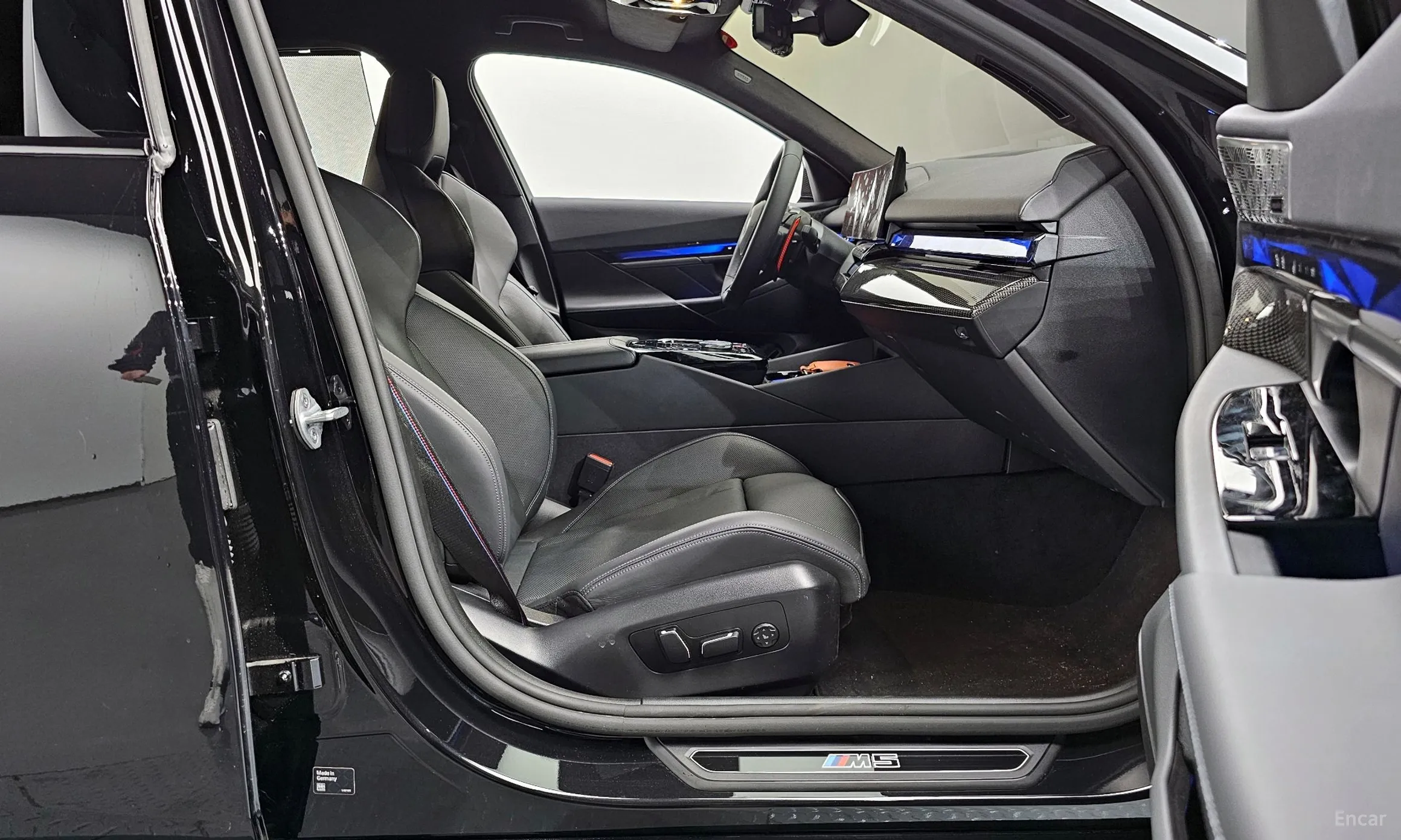 BMW M5 (G90) превью 11