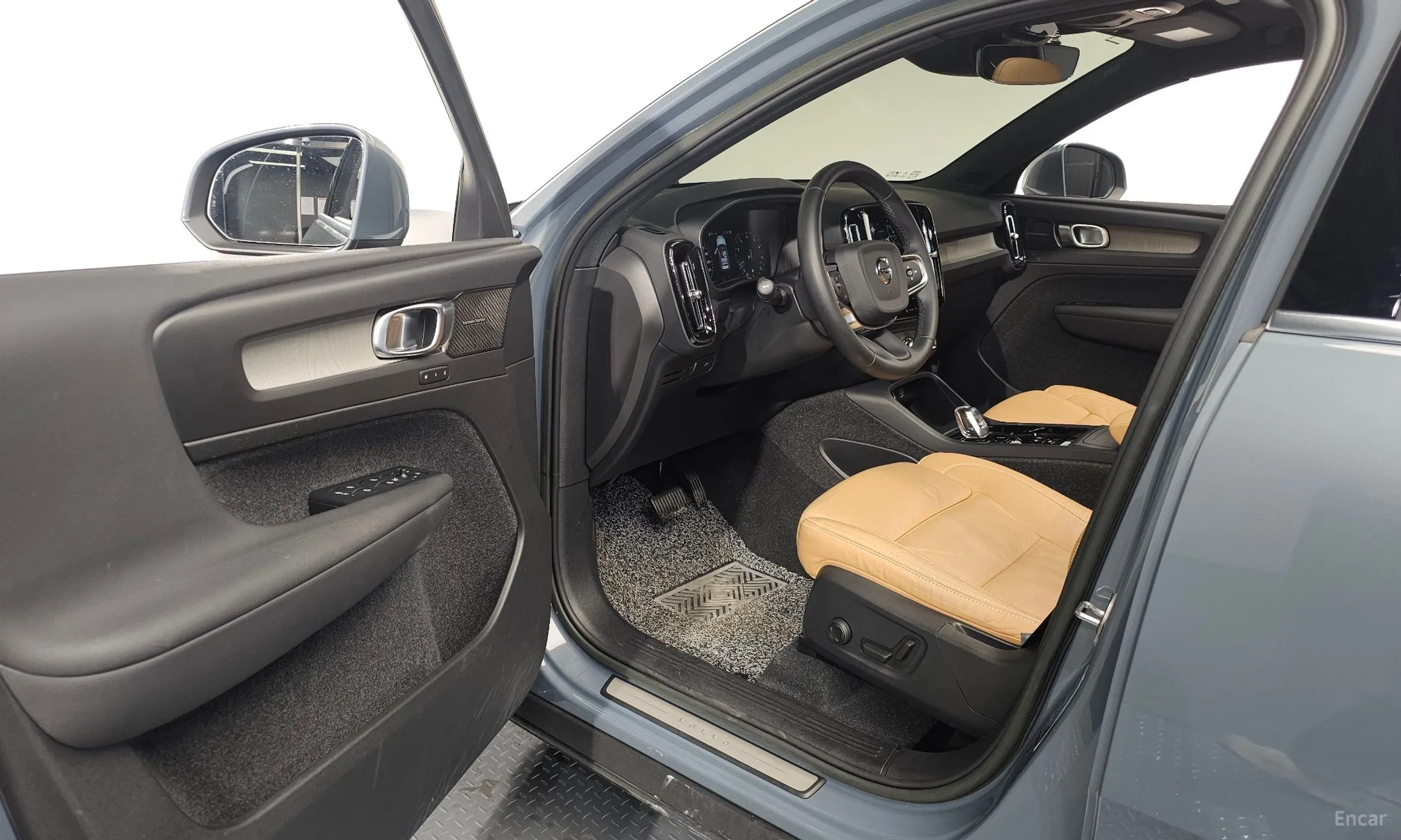 Volvo XC40 превью 10
