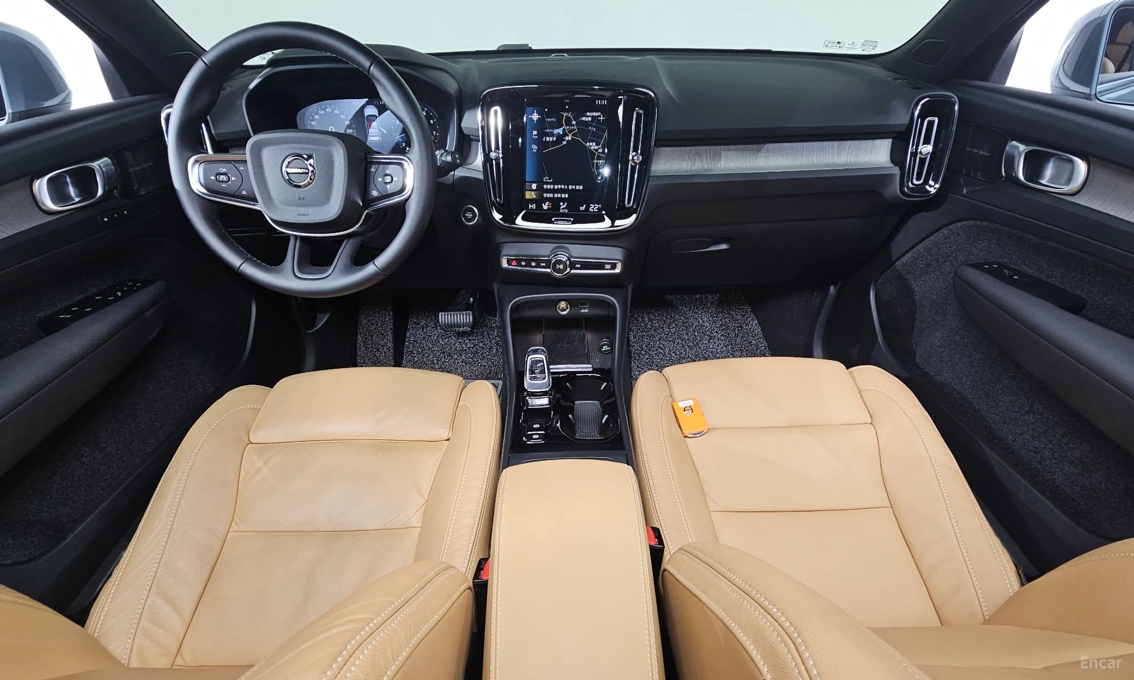 Volvo XC40 превью 7