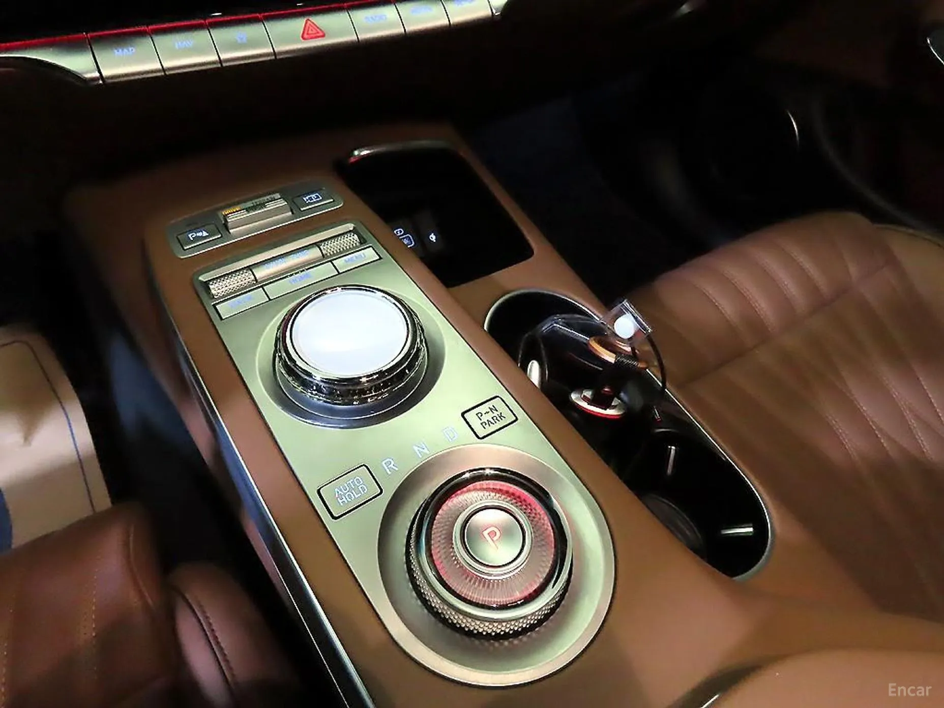 Genesis GV70 превью 12