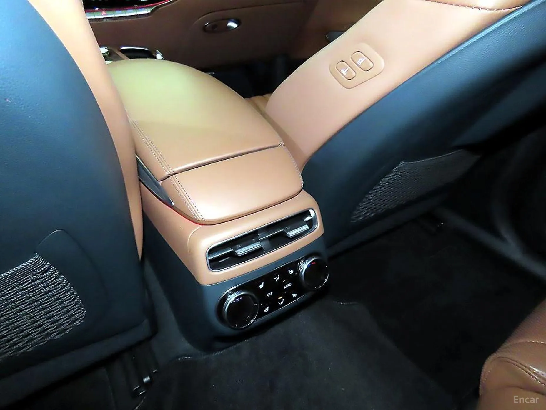 Genesis GV70 превью 13