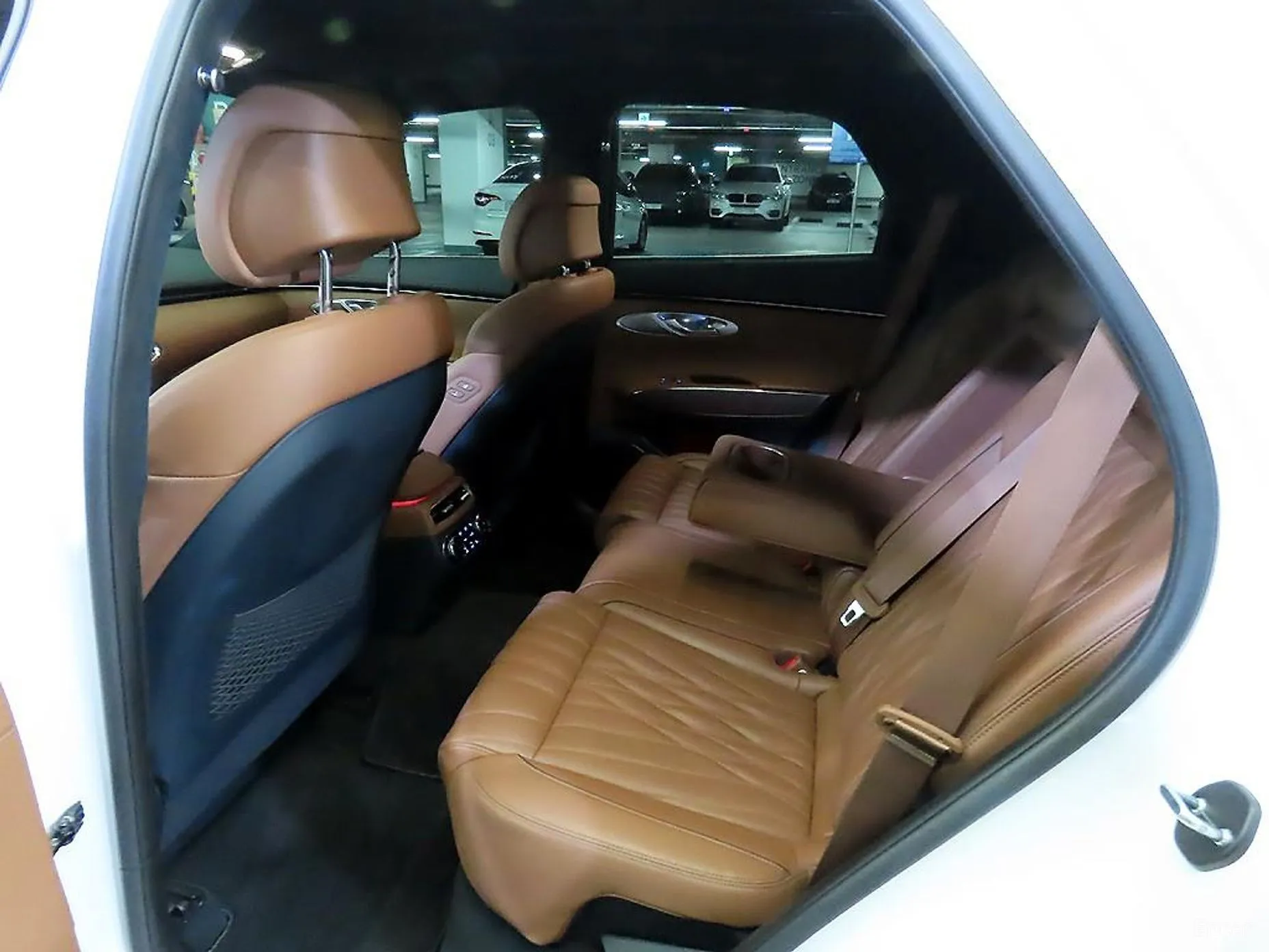 Genesis GV70 превью 7