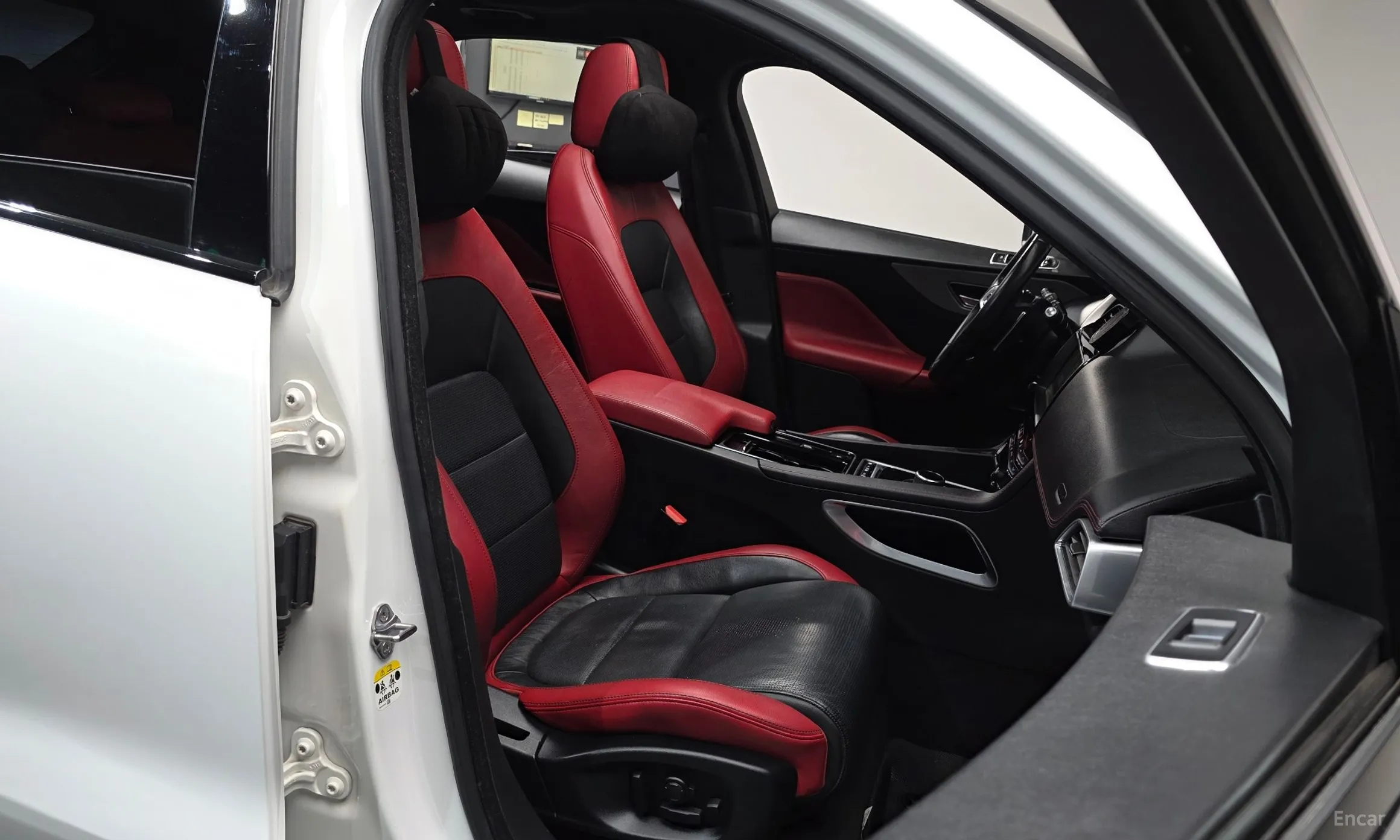 Jaguar F-PACE превью 10