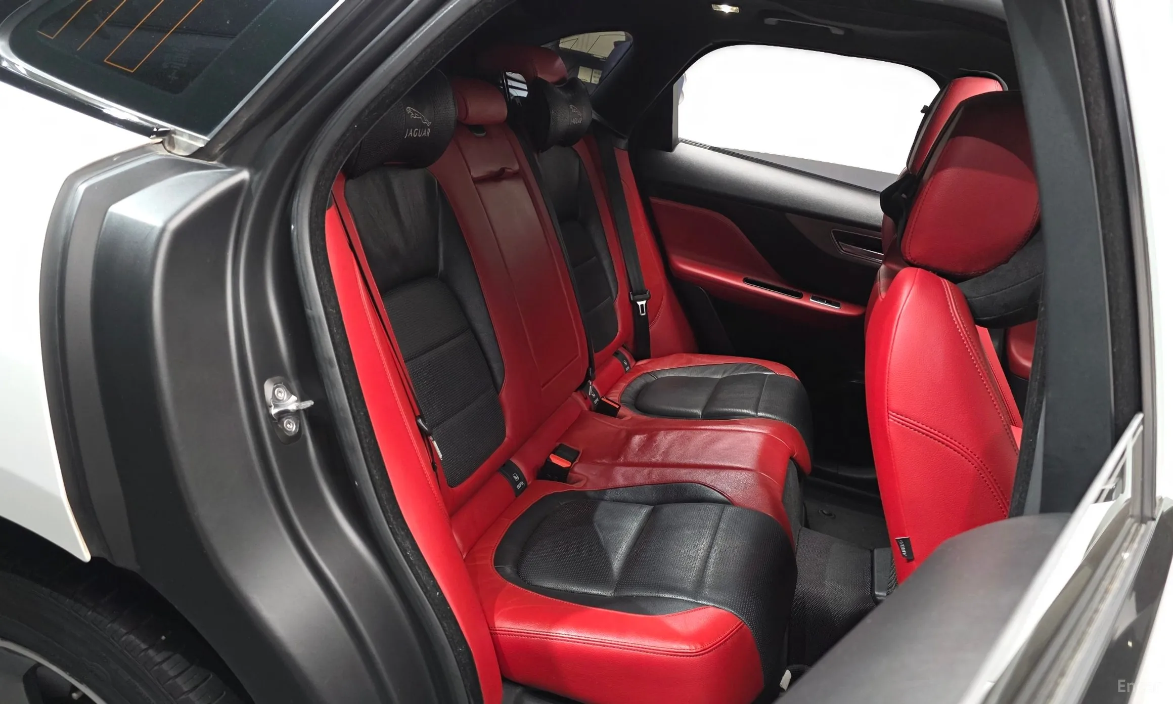 Jaguar F-PACE превью 12