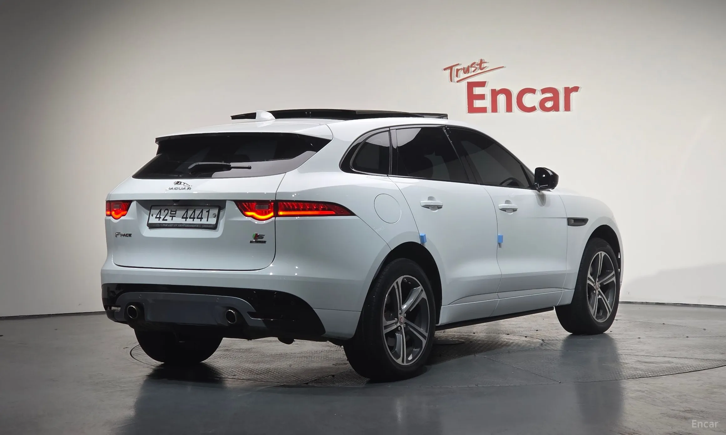 Jaguar F-PACE