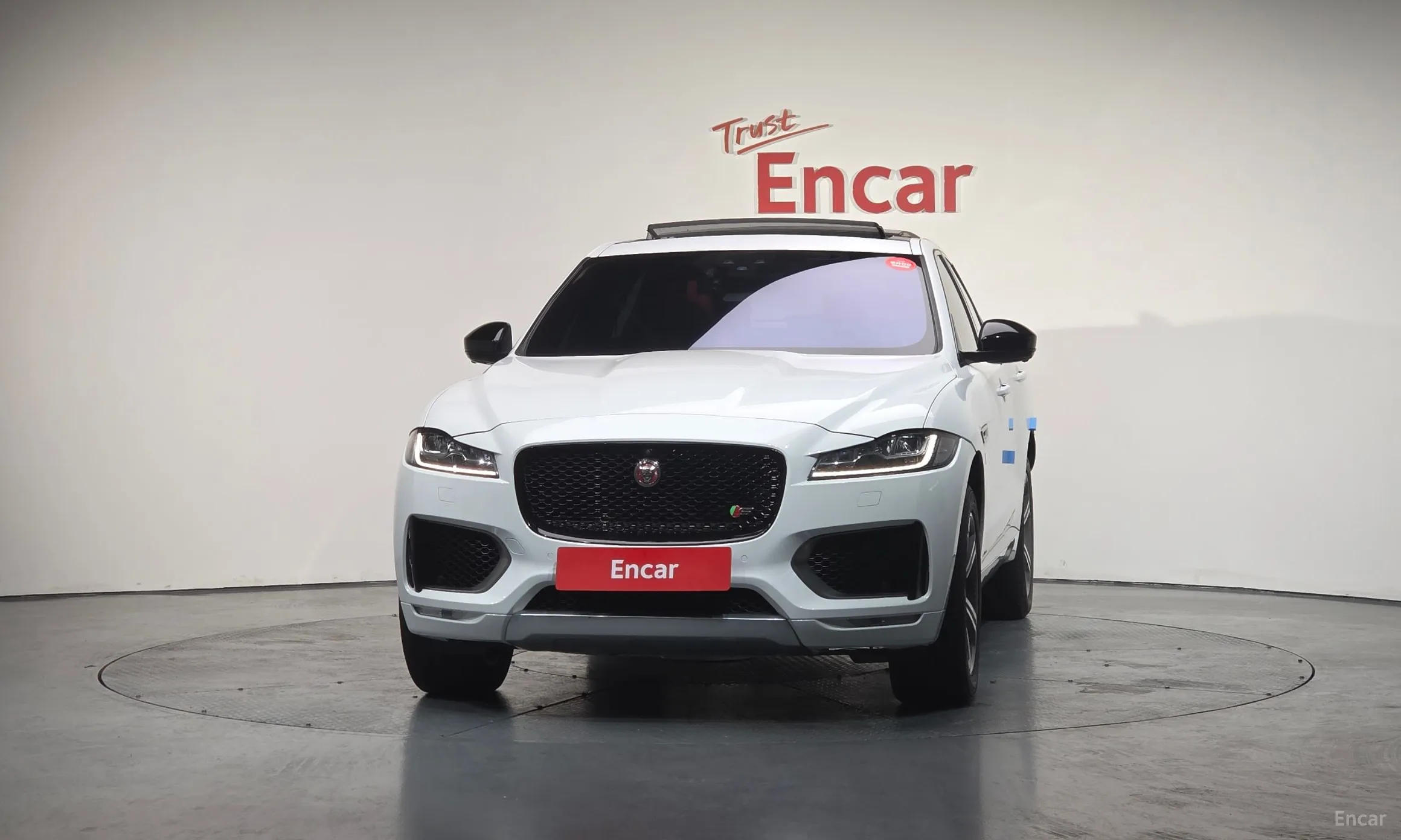 Jaguar F-PACE превью 3