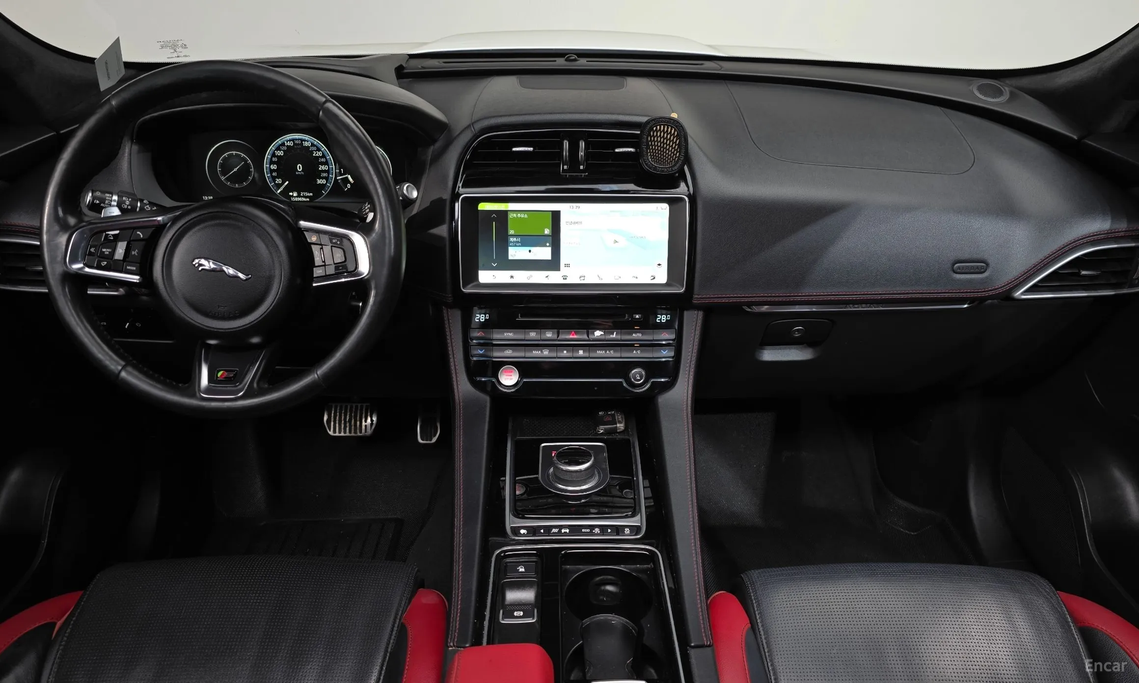 Jaguar F-PACE превью 7