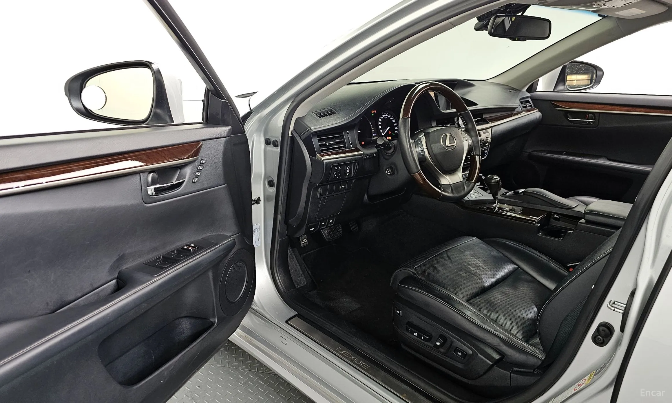 Lexus New ES300h превью 11