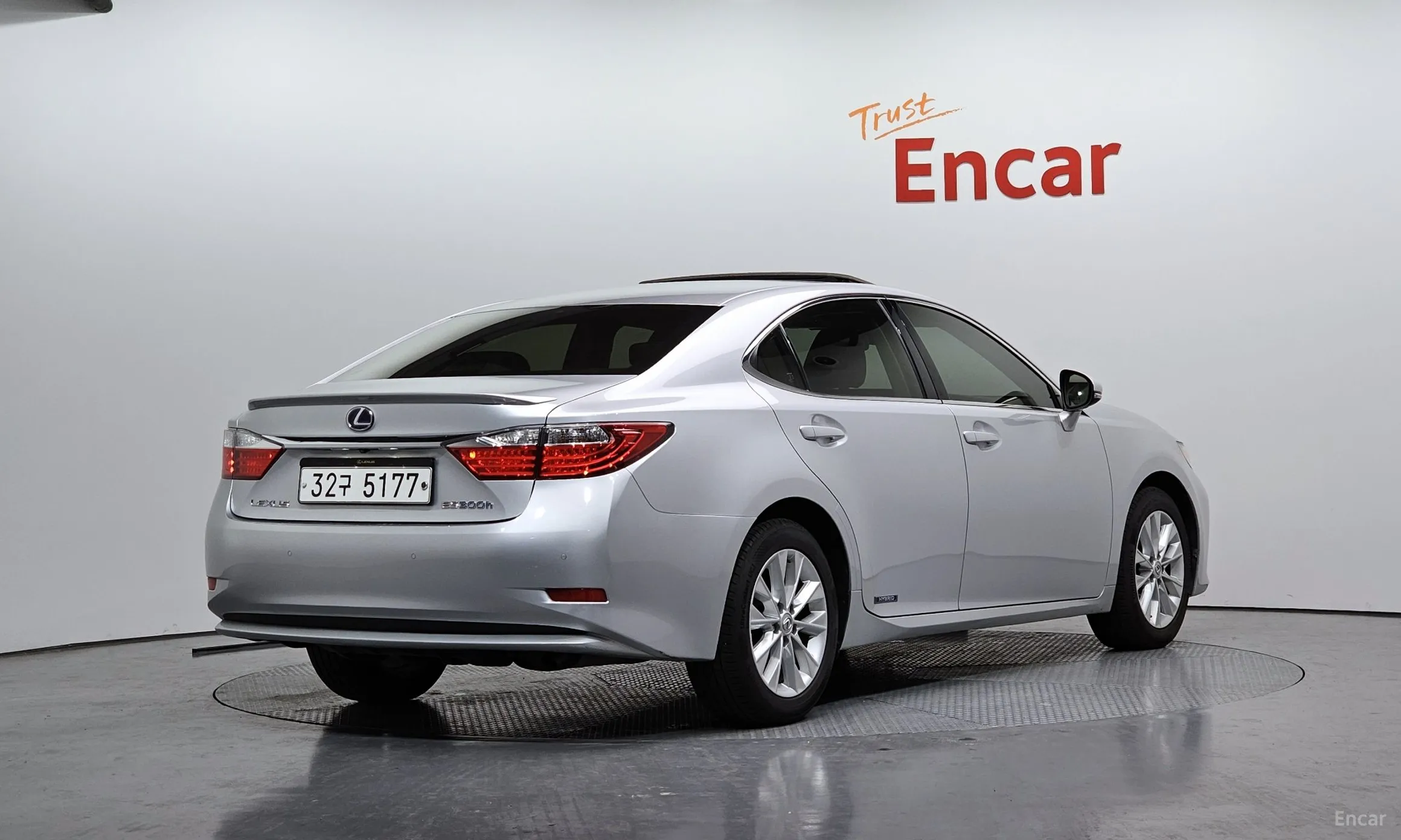Lexus New ES300h