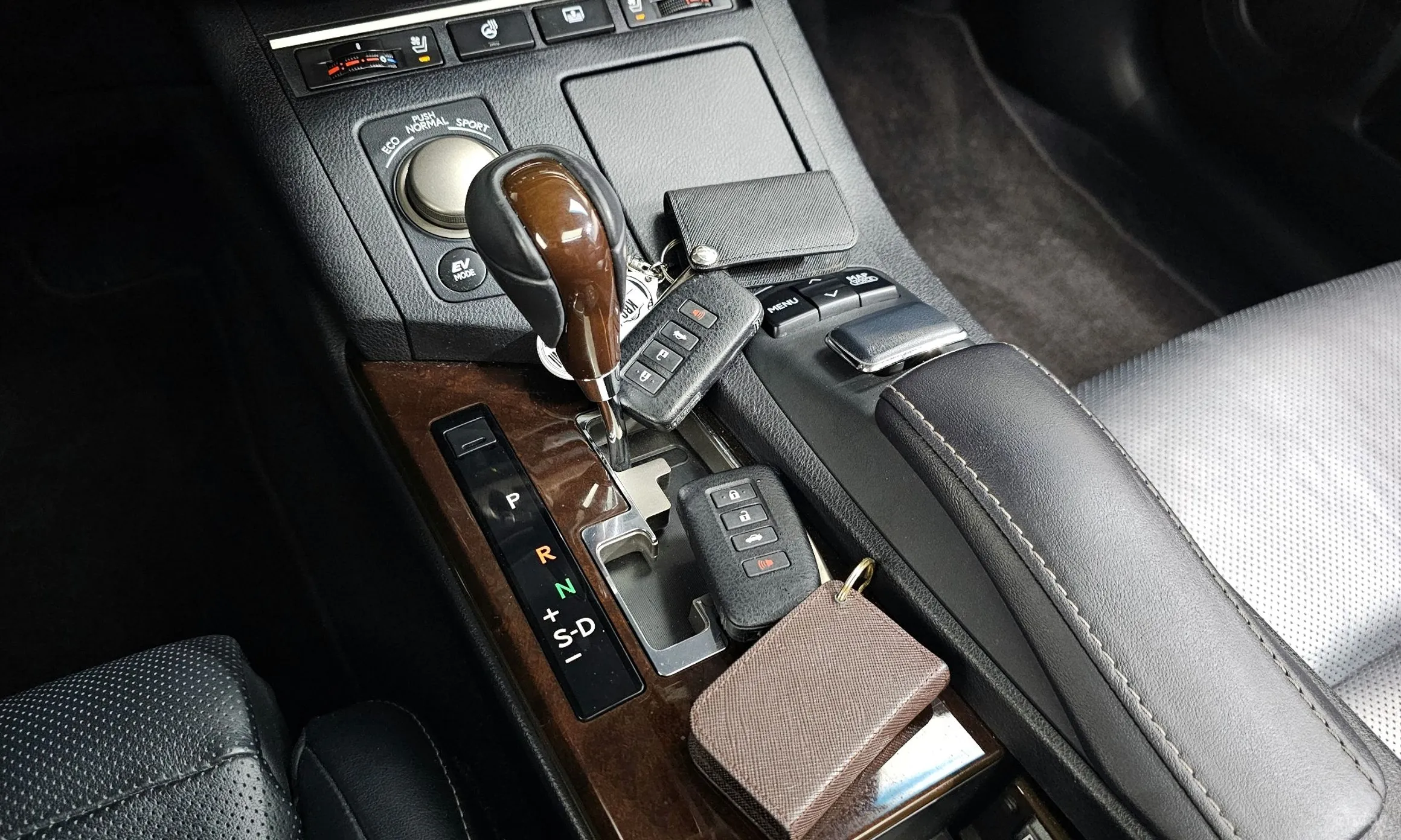 Lexus New ES300h превью 9