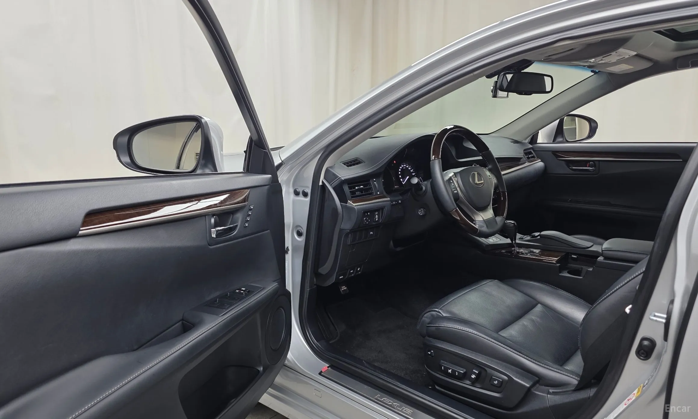 Lexus New ES300h превью 10