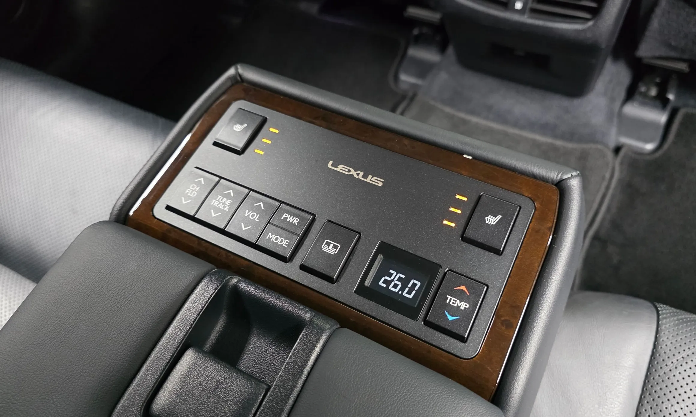 Lexus New ES300h превью 18