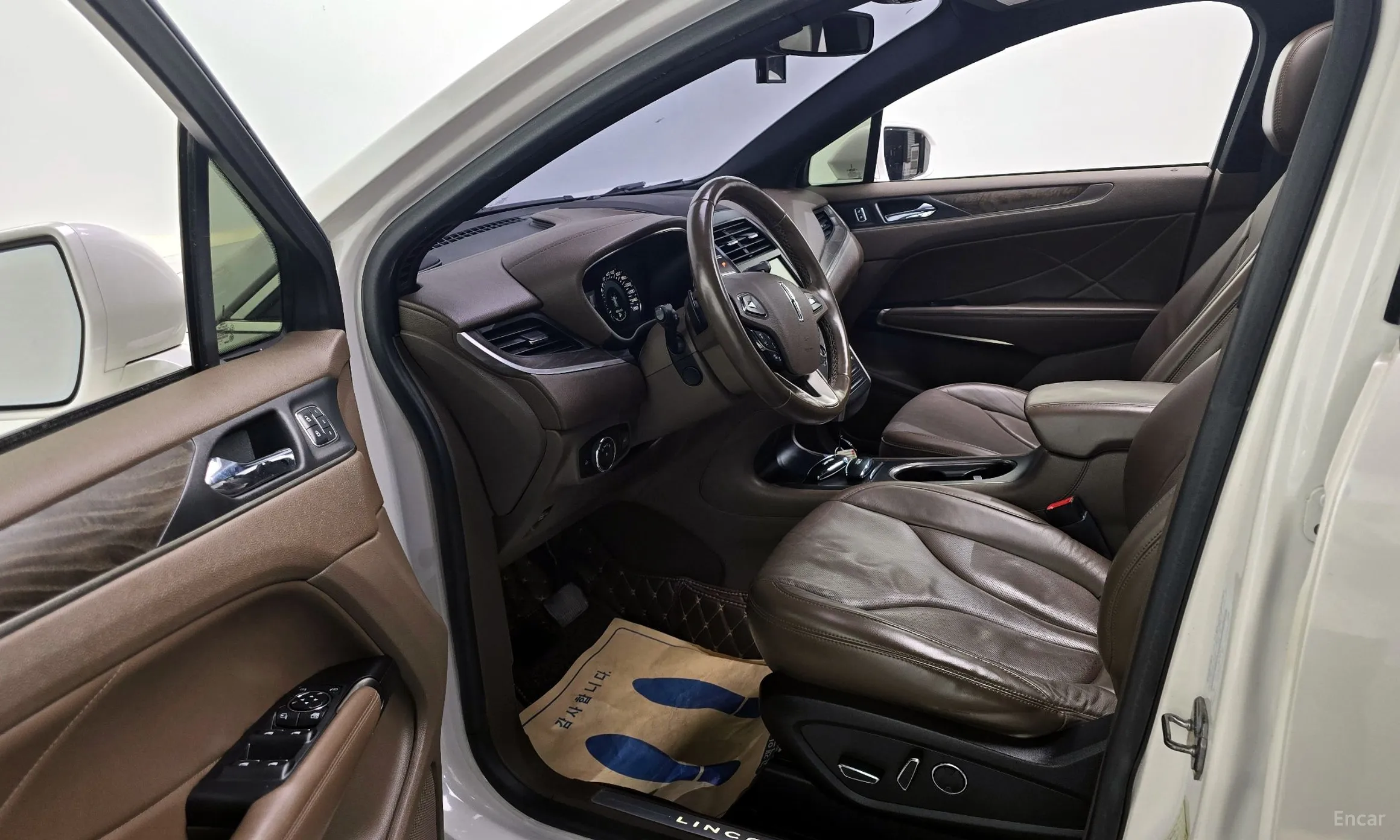 Lincoln MKC превью 10