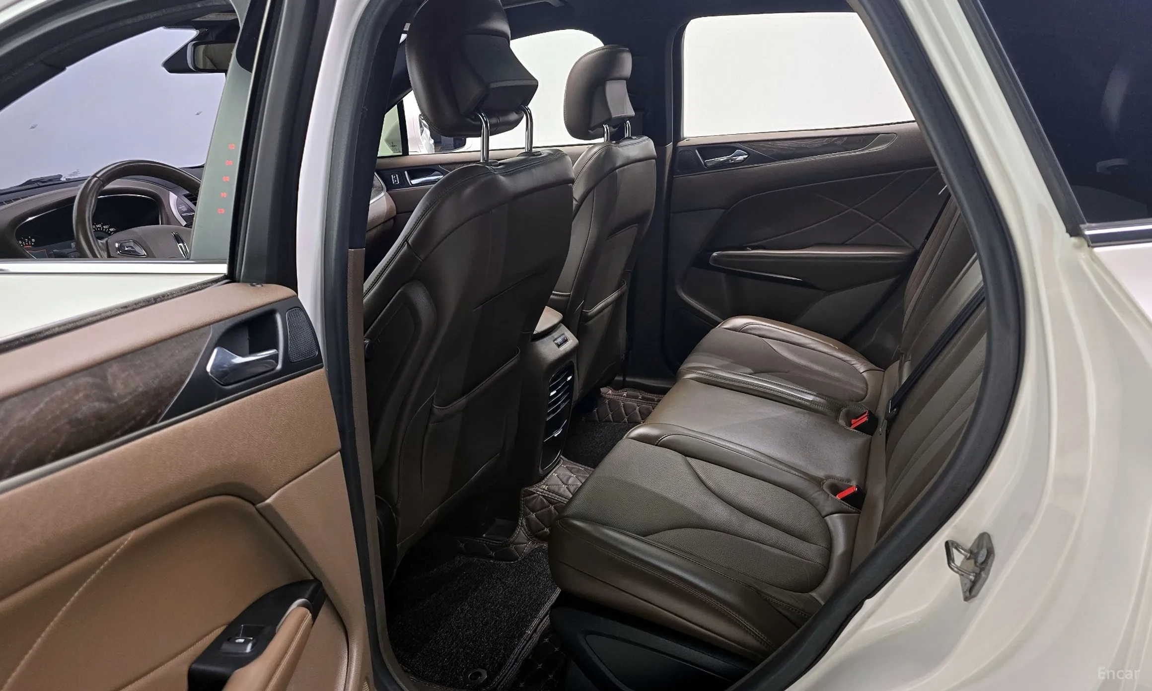 Lincoln MKC превью 11